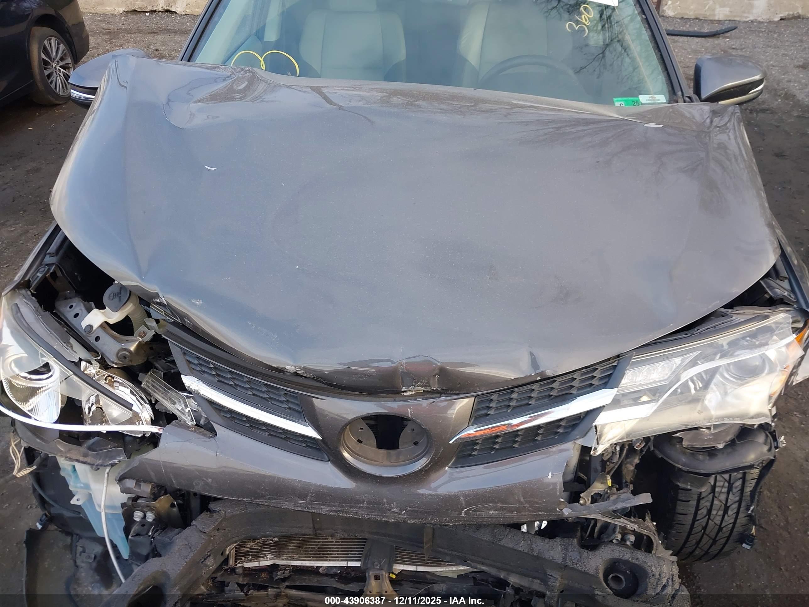 TOYOTA RAV4 image 10
