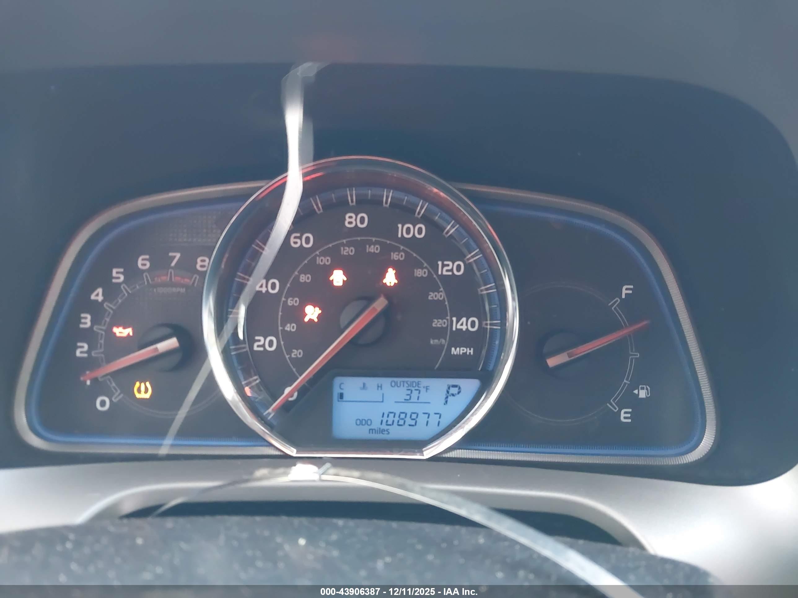 TOYOTA RAV4 image 7
