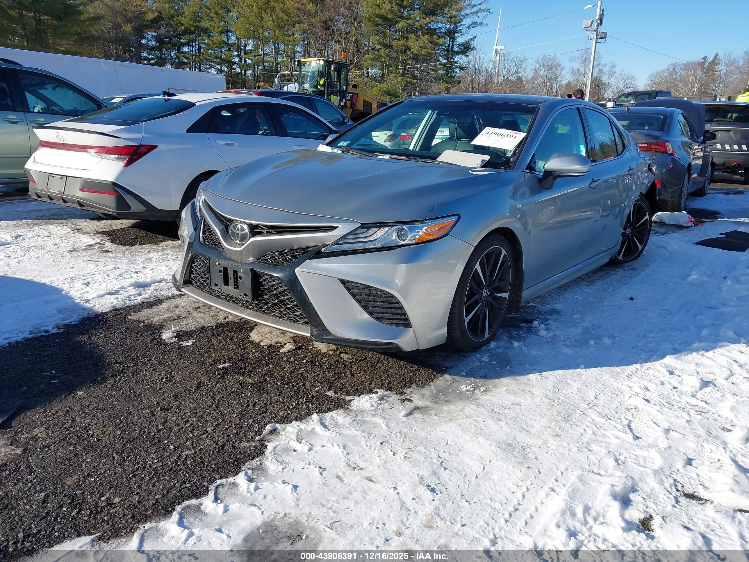 TOYOTA CAMRY image 2