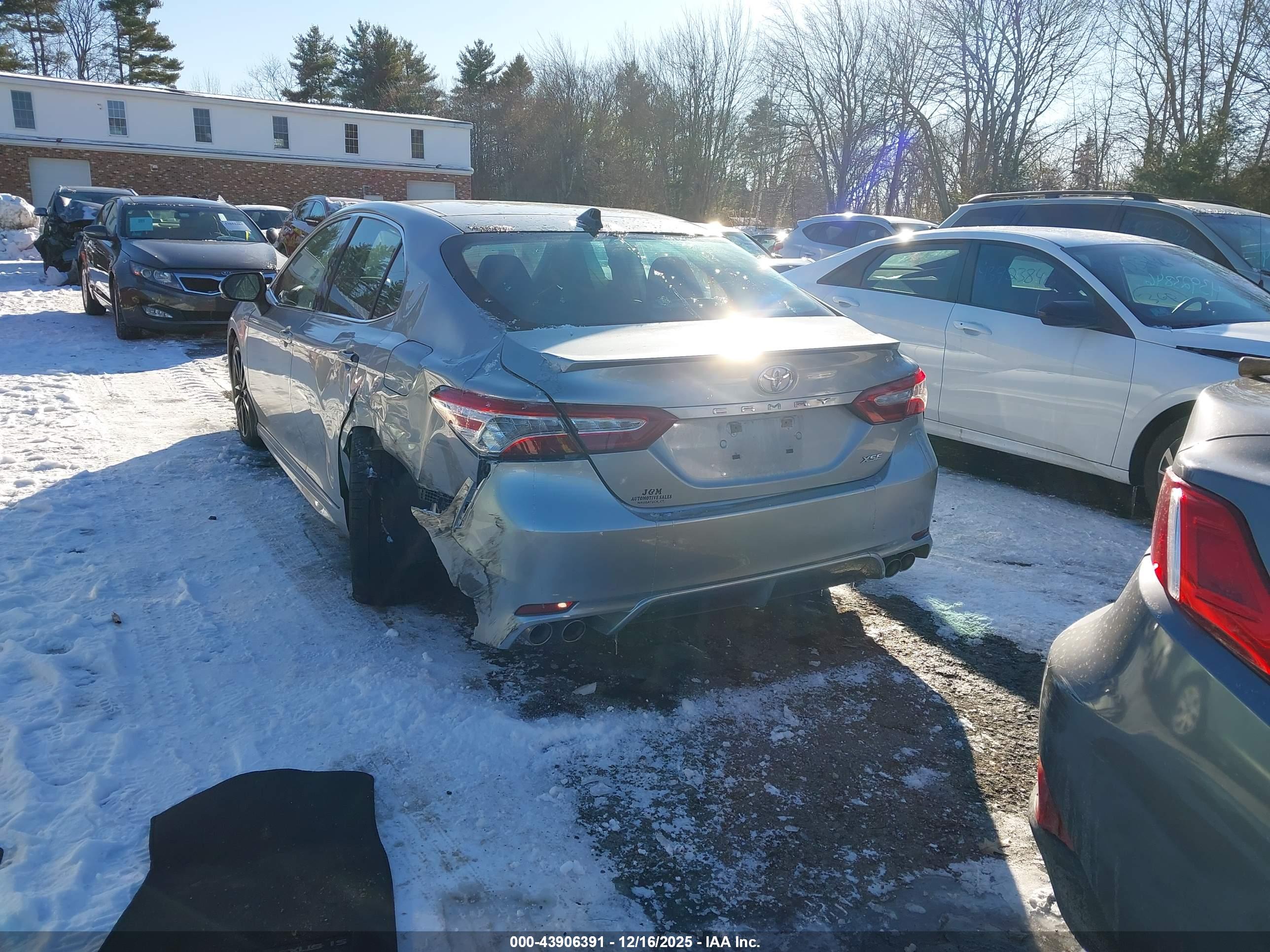 TOYOTA CAMRY image 3