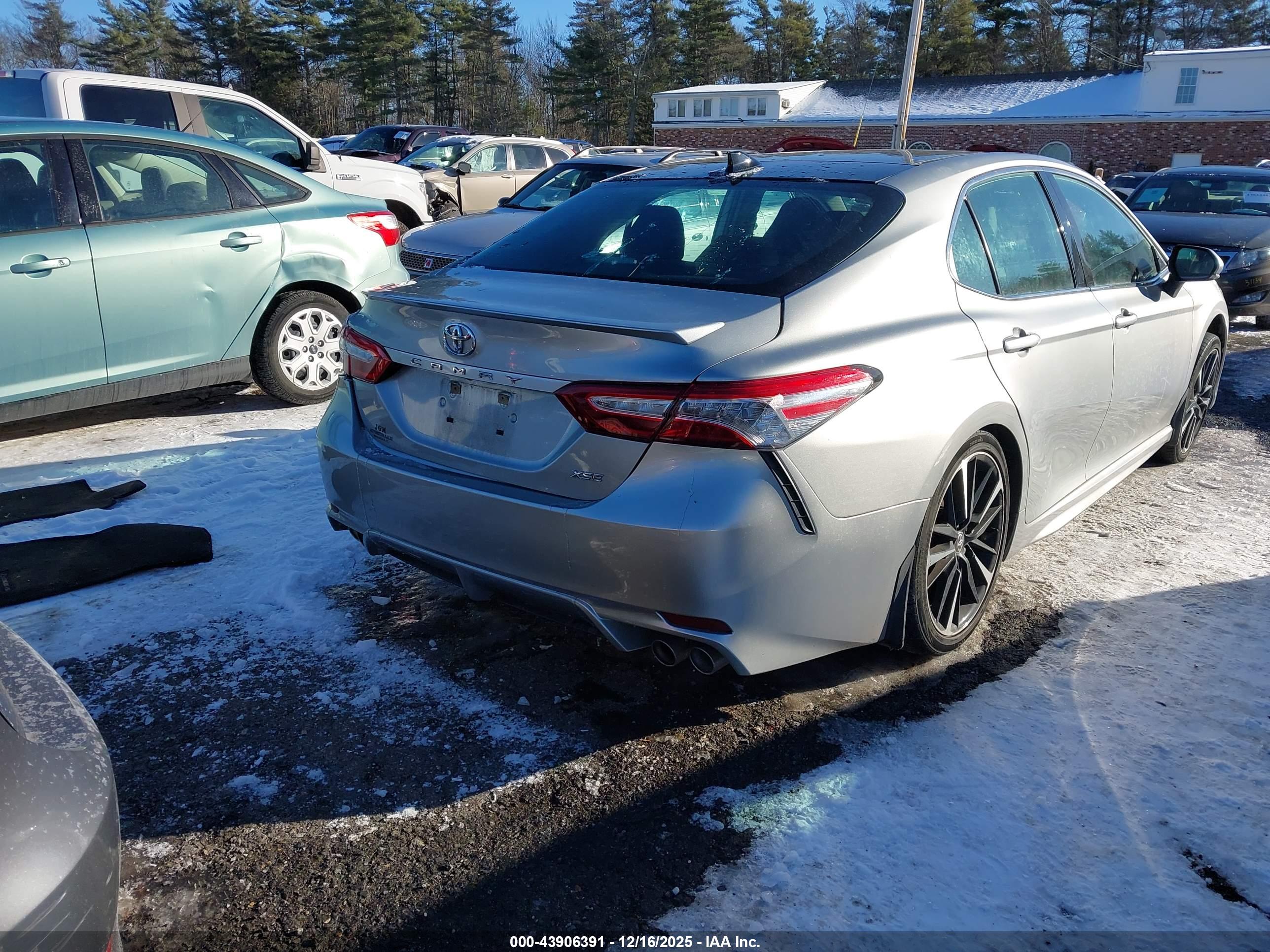 TOYOTA CAMRY image 4