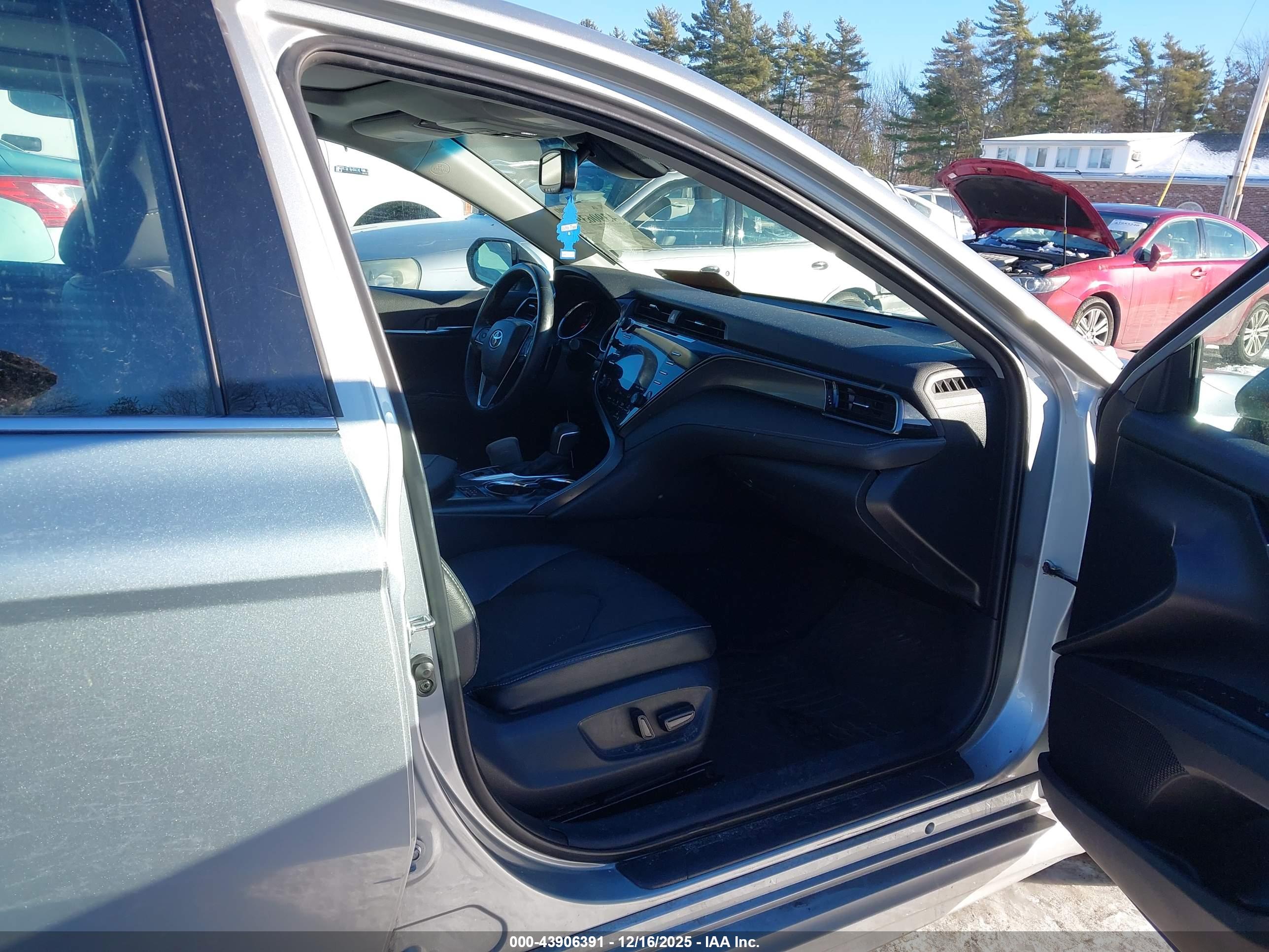 TOYOTA CAMRY image 5
