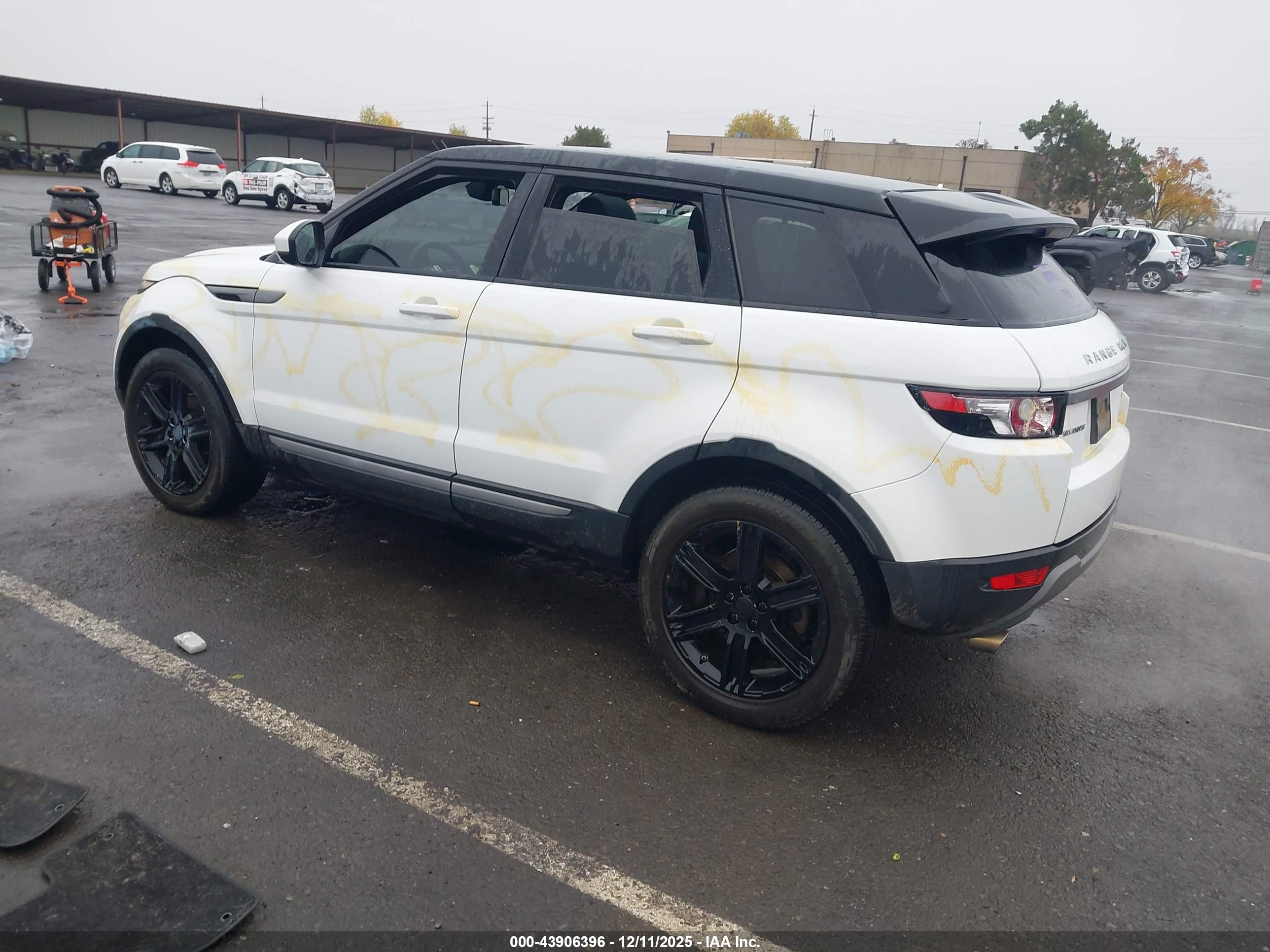 LAND ROVER image 3