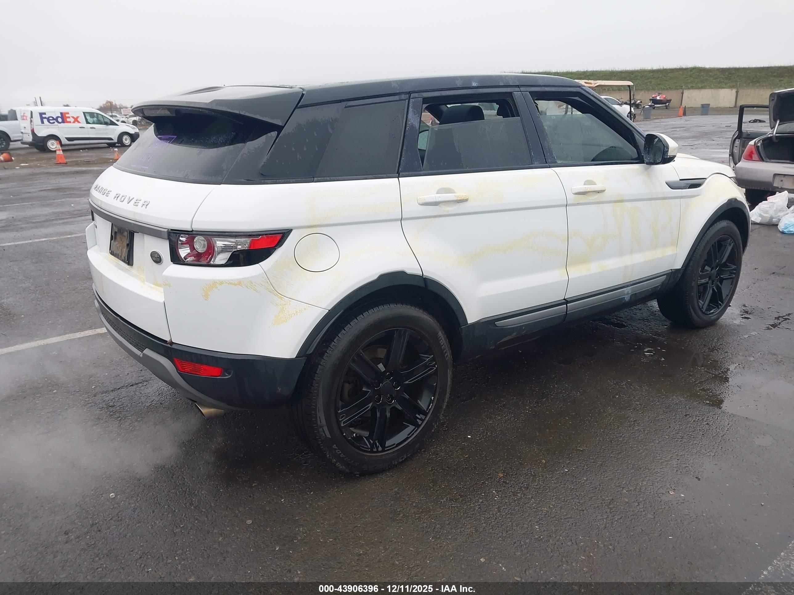 LAND ROVER image 4