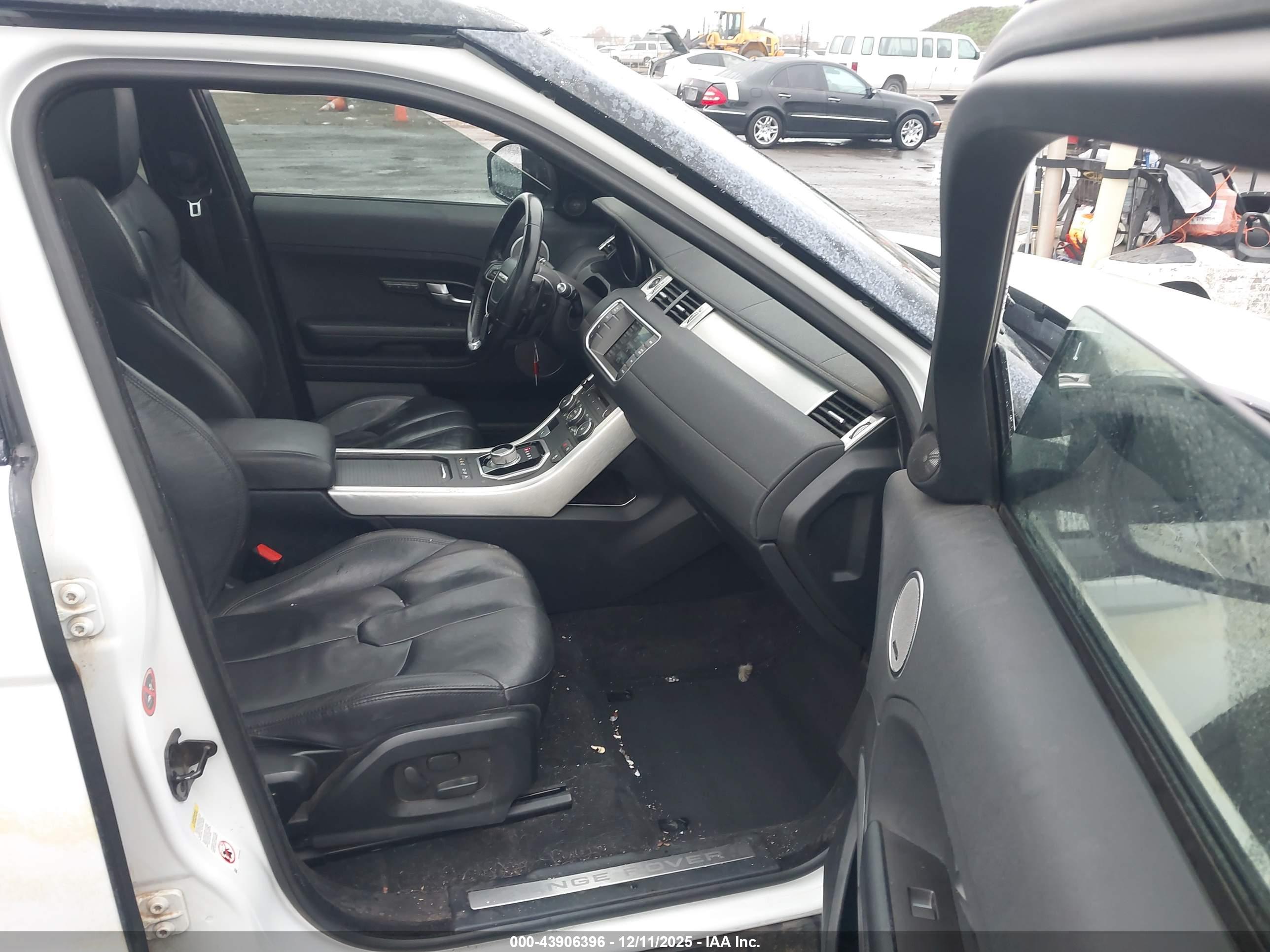 LAND ROVER image 5