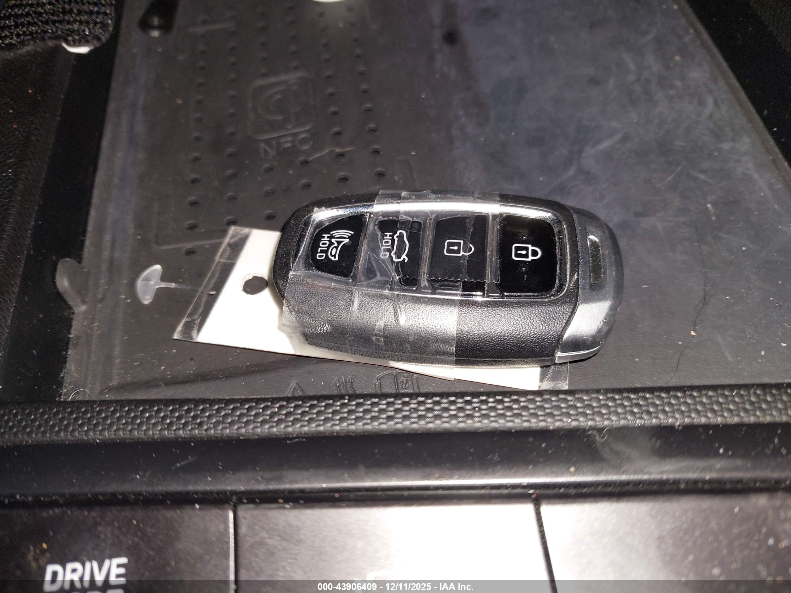 HYUNDAI ELANTRA image 11