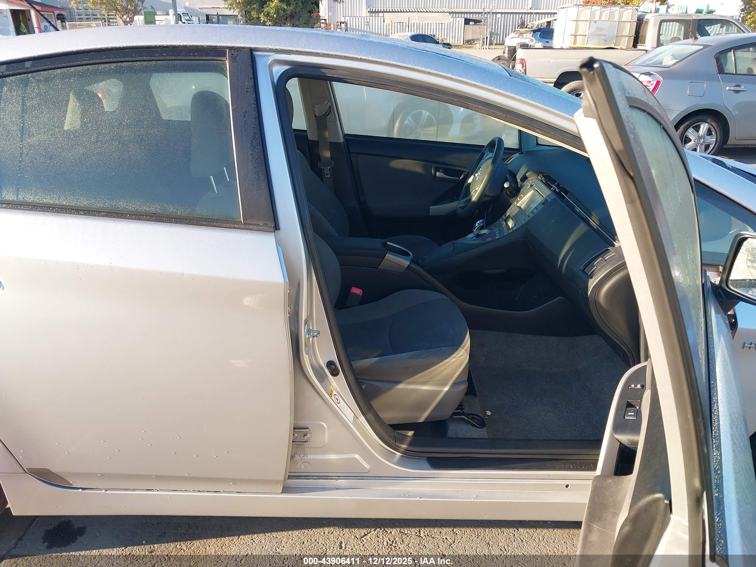 TOYOTA PRIUS image 5