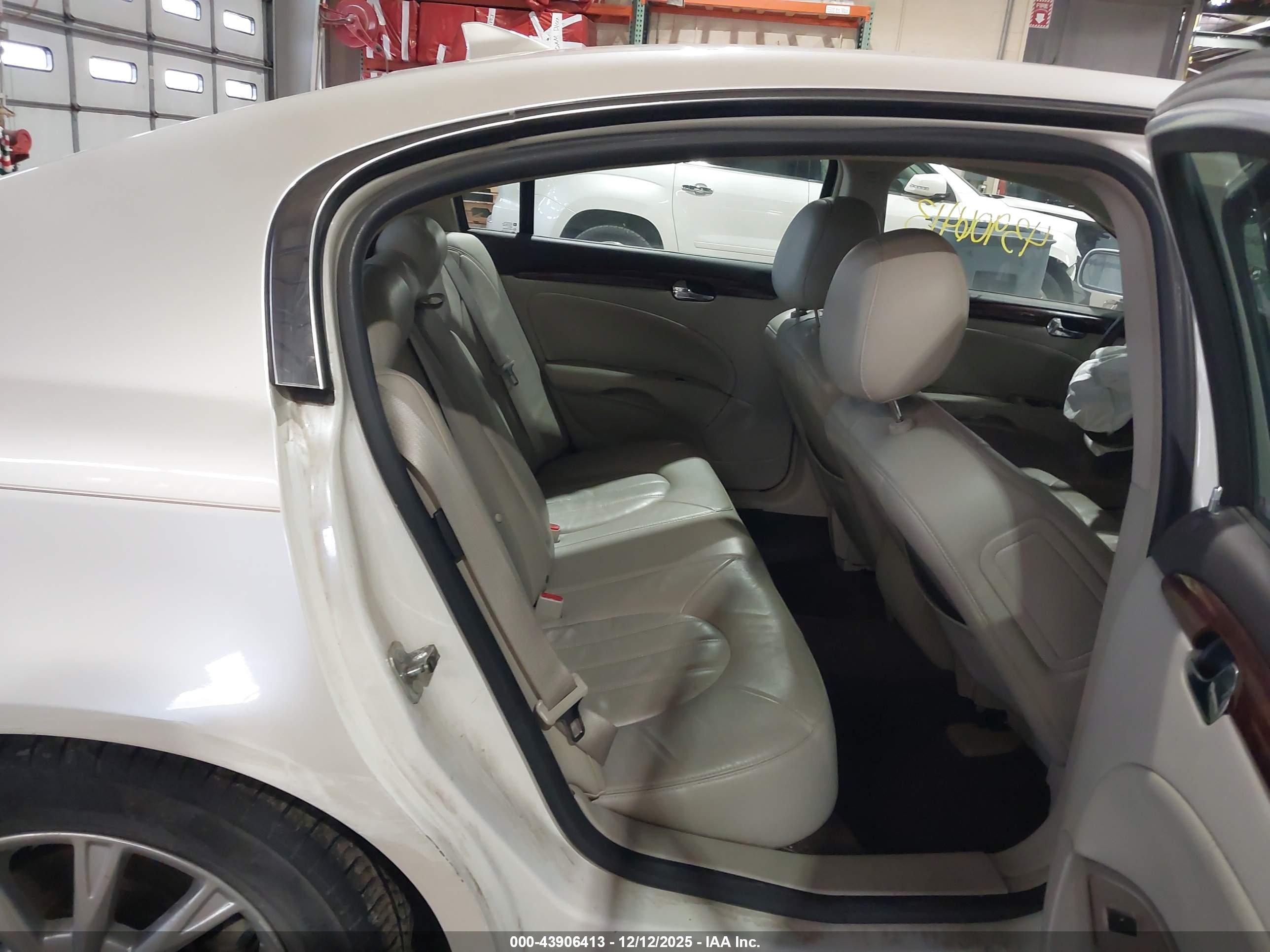 BUICK LUCERNE image 8