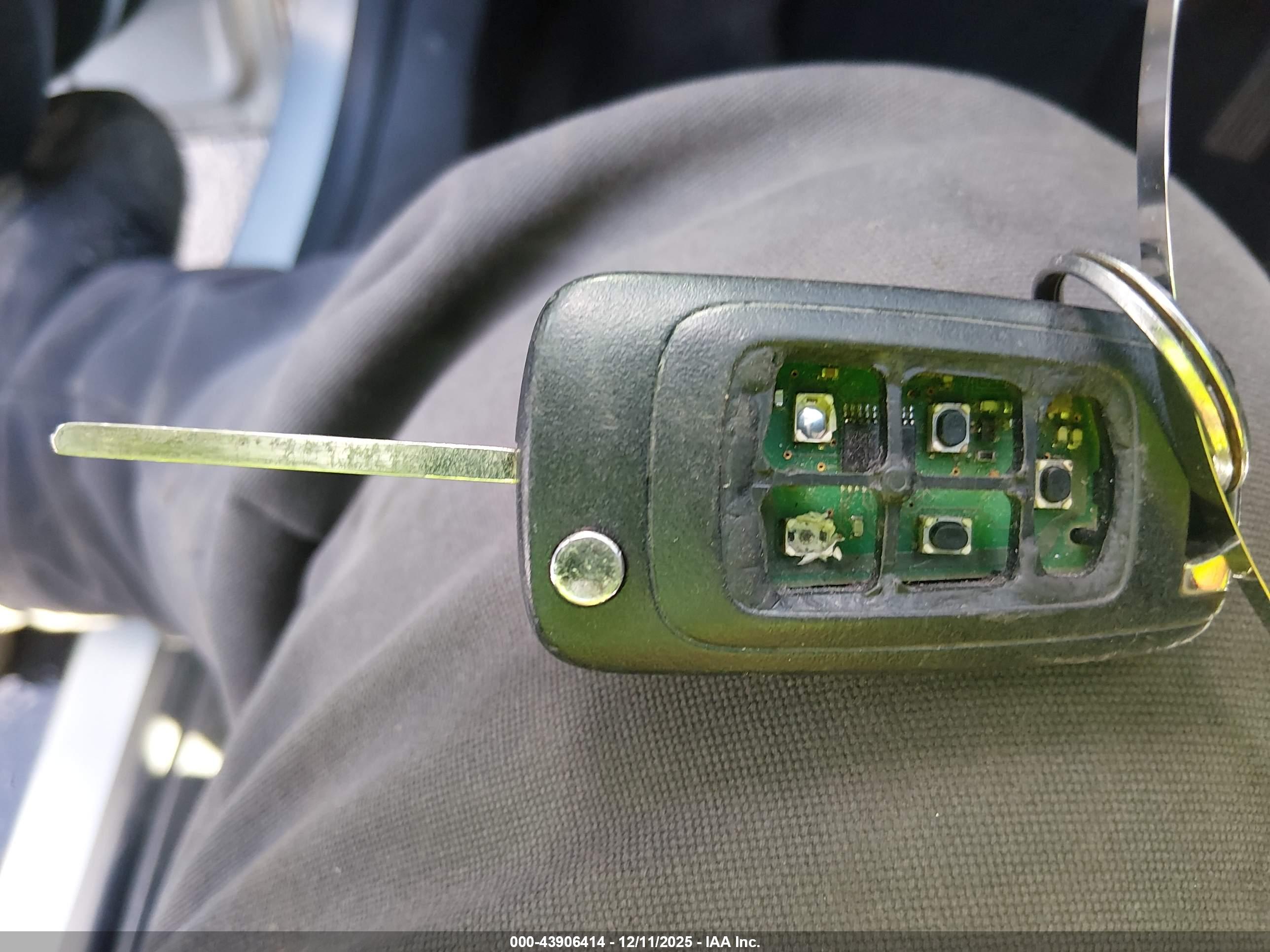 CHEVROLET EQUINOX image 11