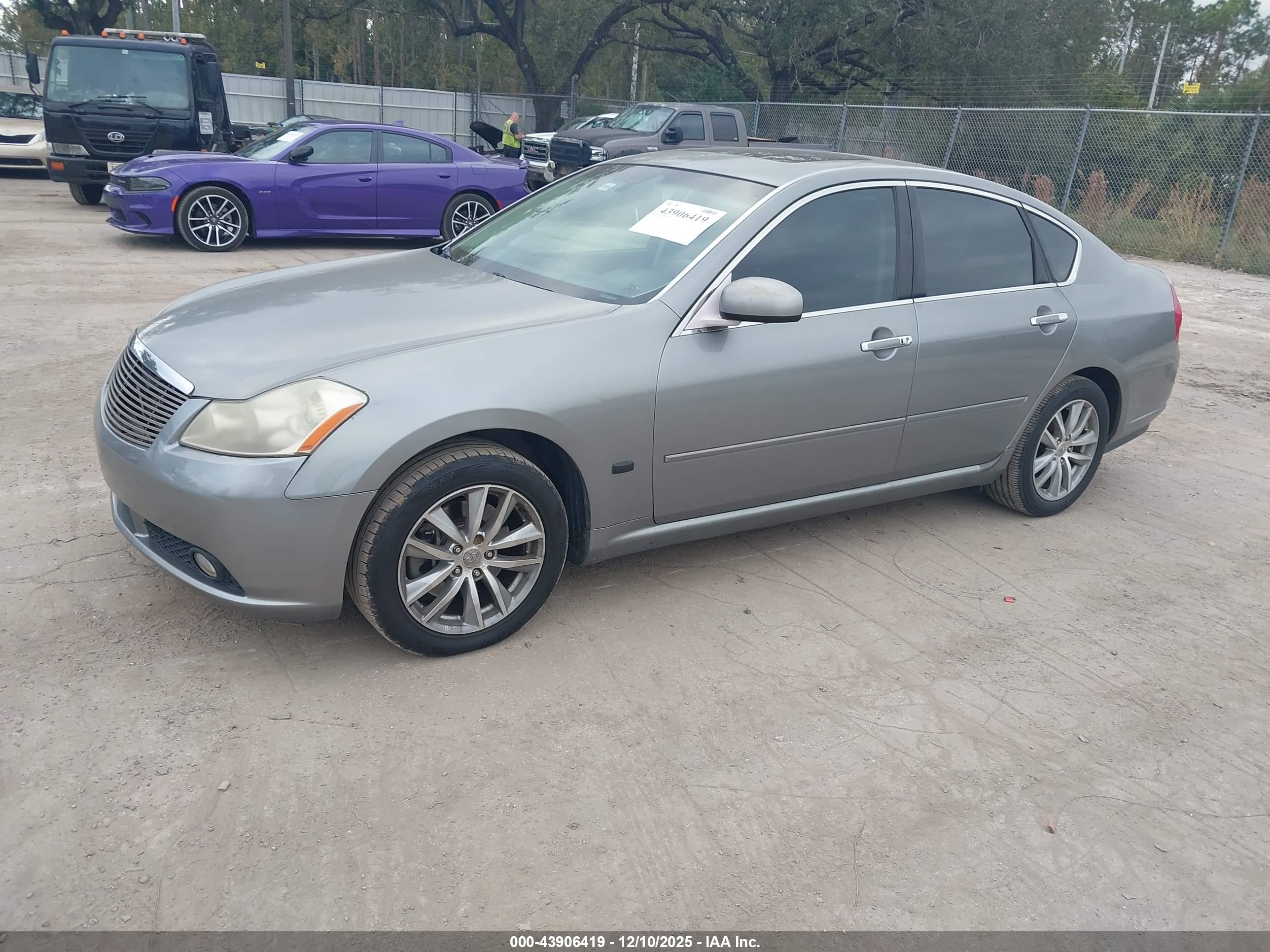 INFINITI M35 image 2