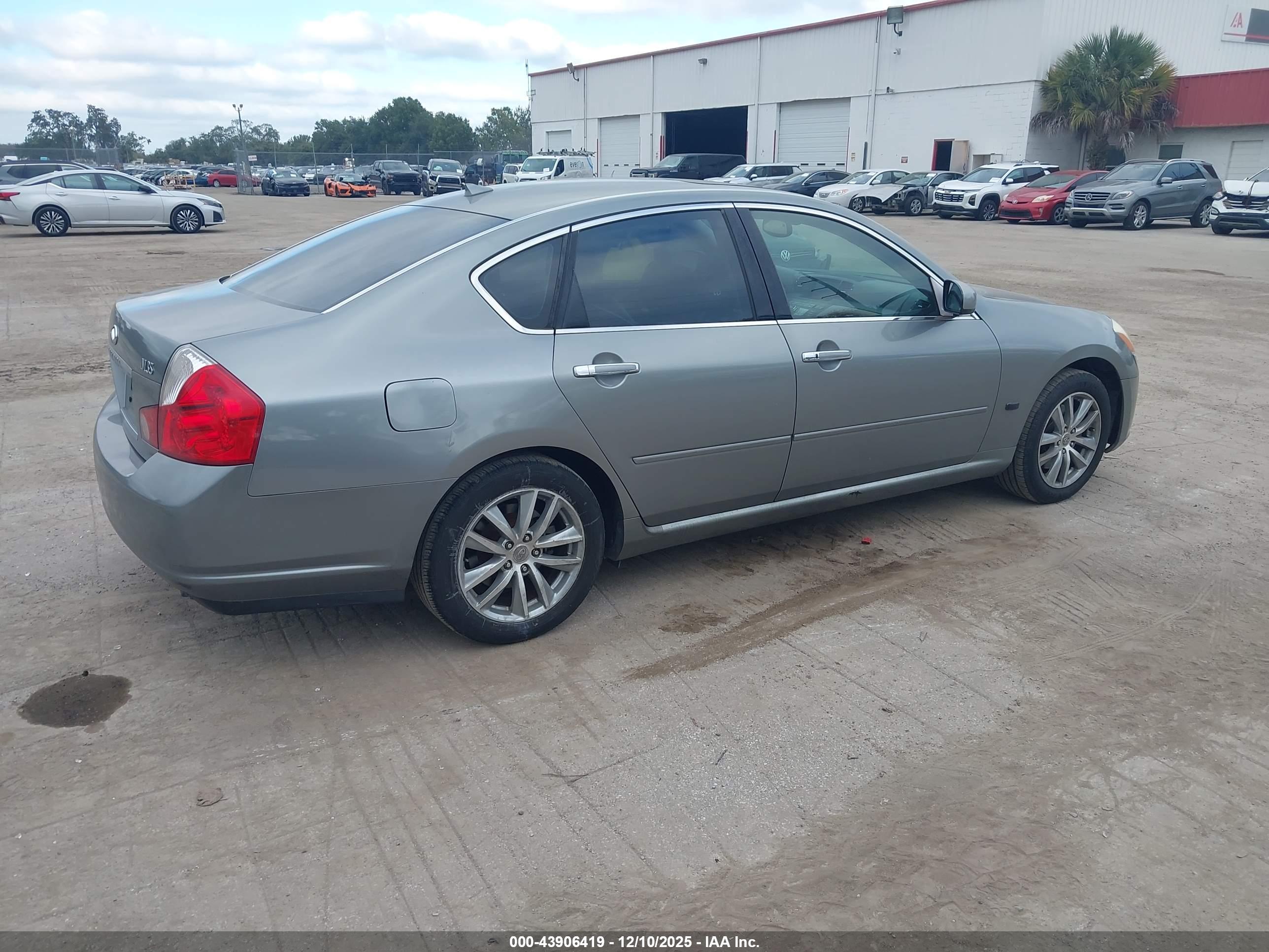 INFINITI M35 image 4