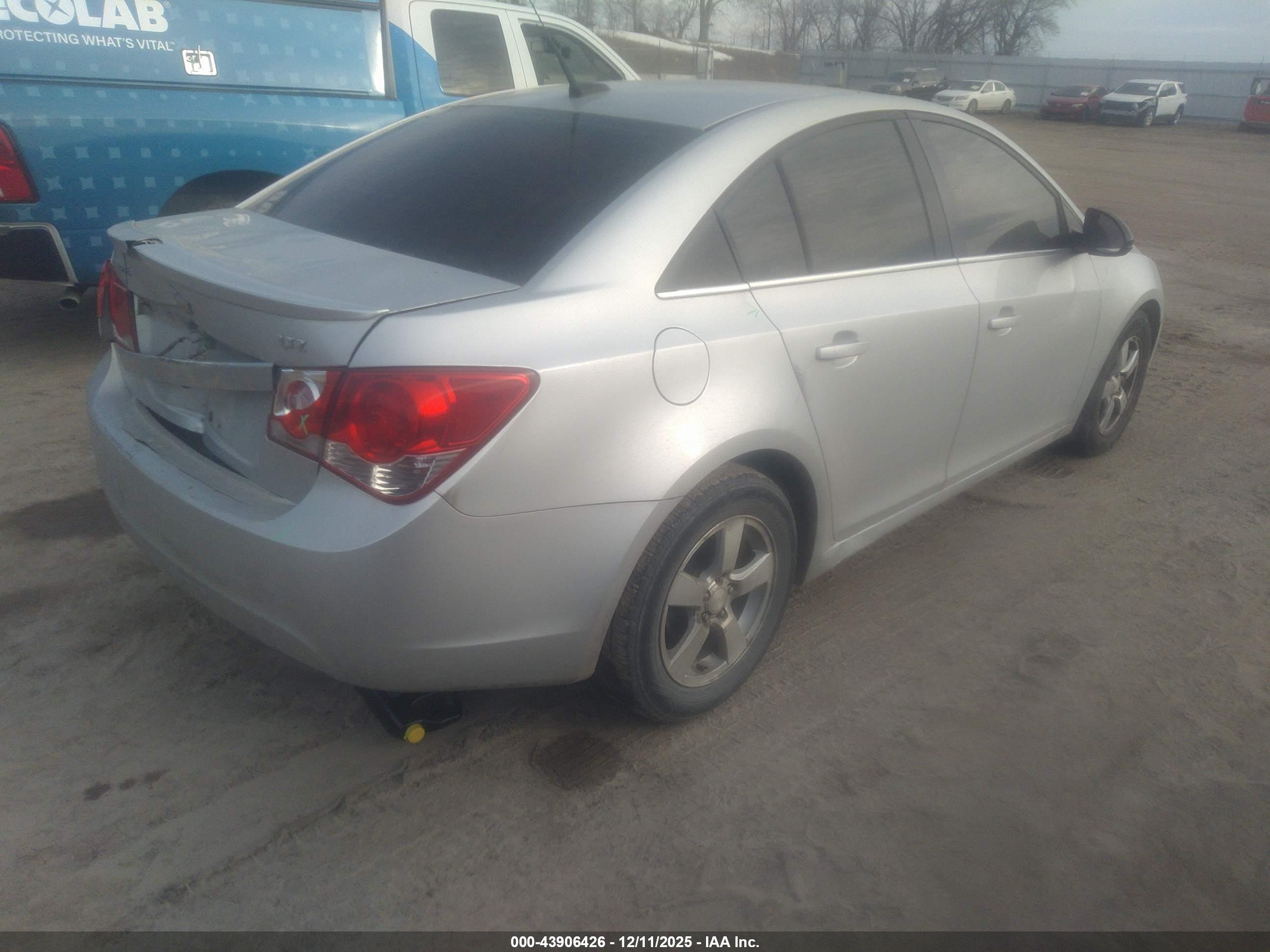 CHEVROLET CRUZE image 4