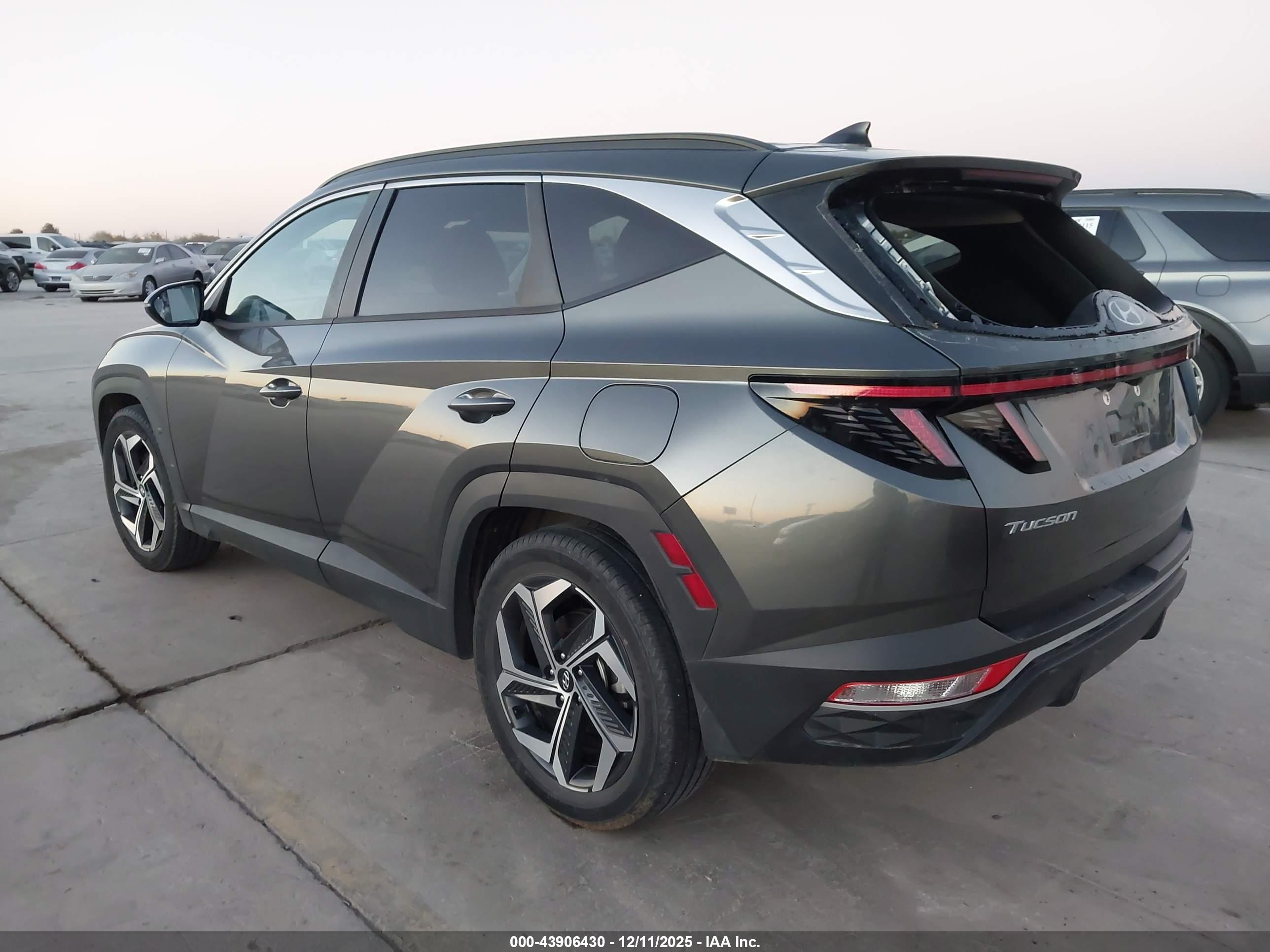 HYUNDAI TUCSON image 3