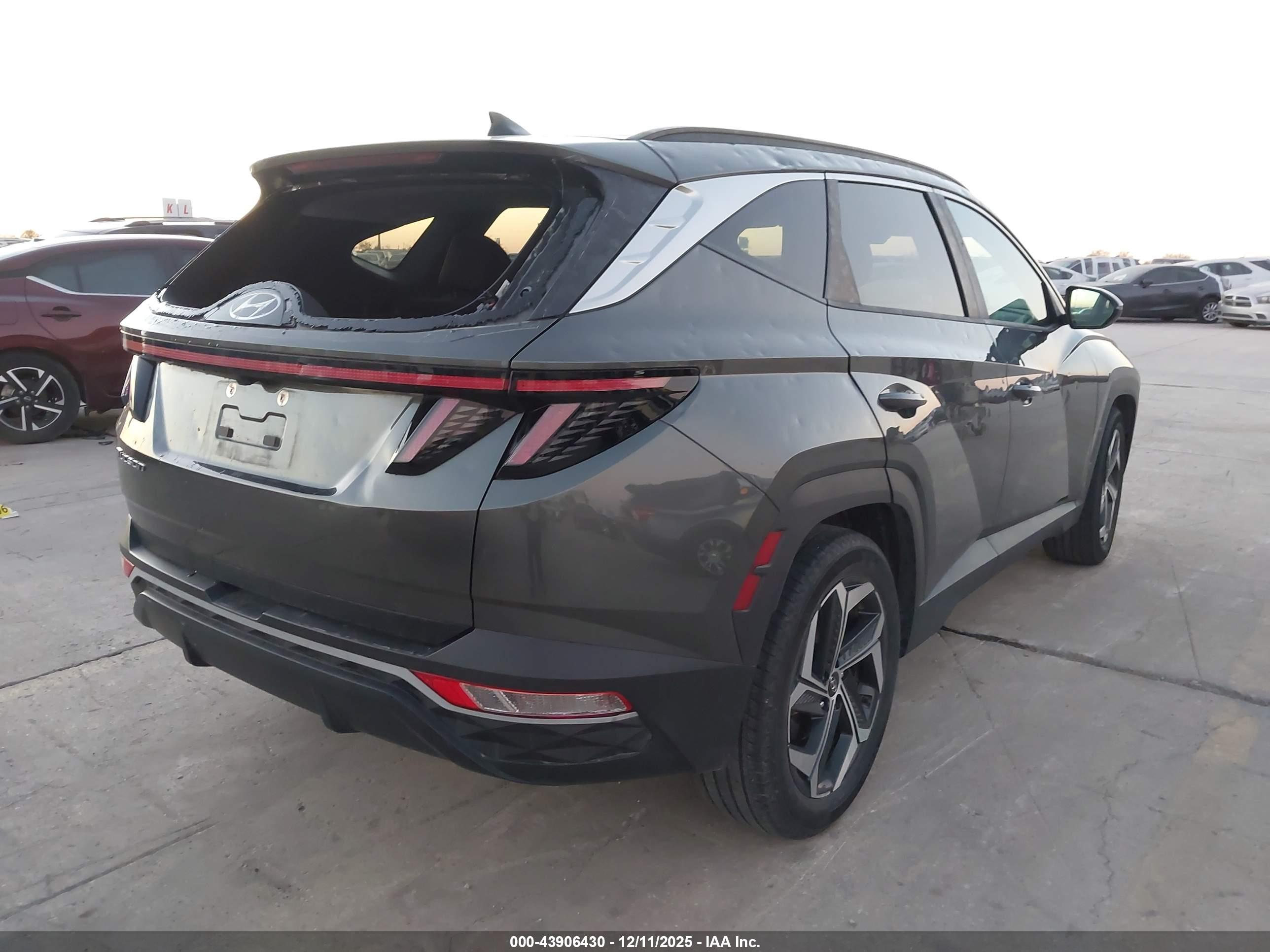 HYUNDAI TUCSON image 4