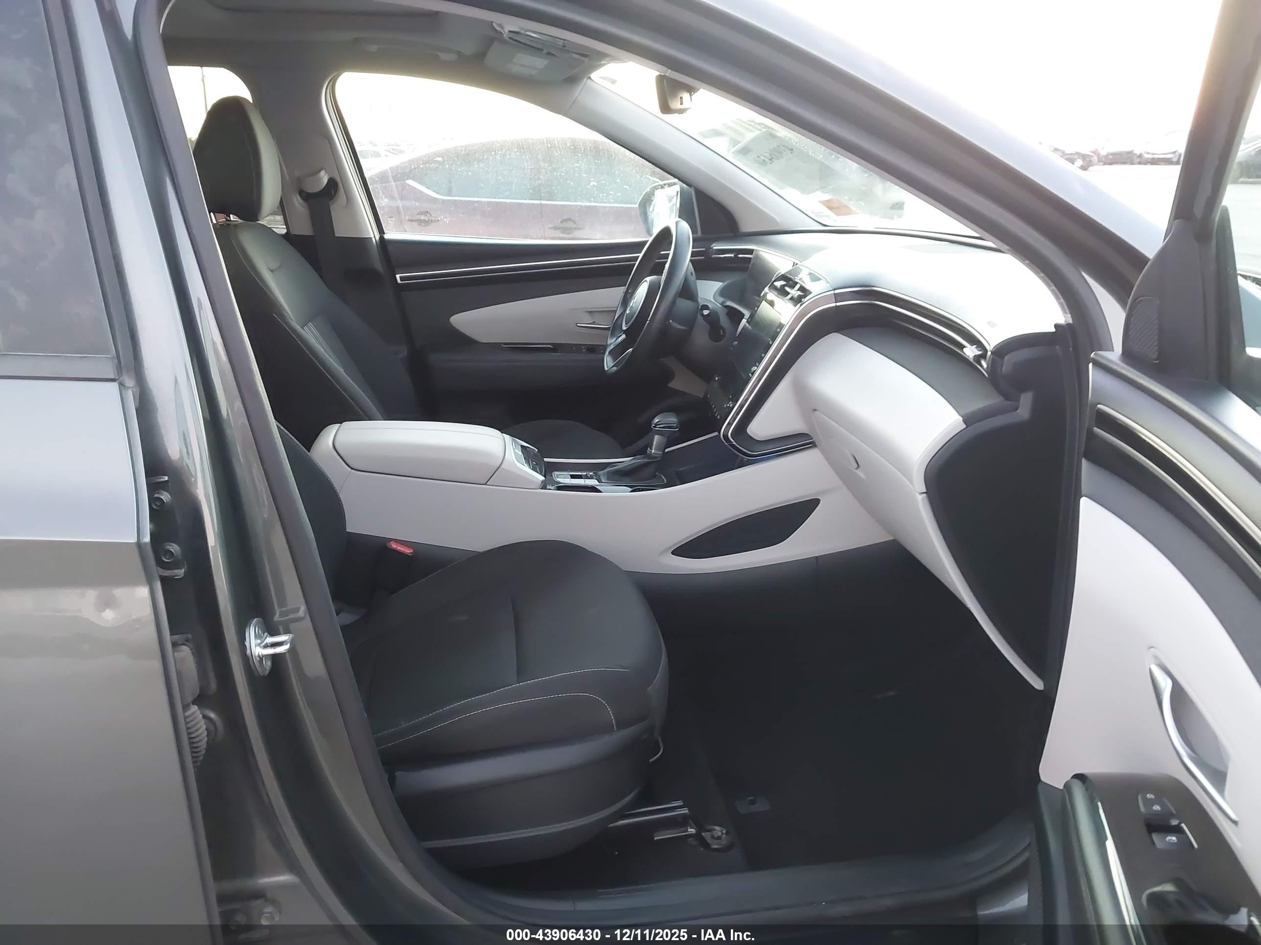 HYUNDAI TUCSON image 5