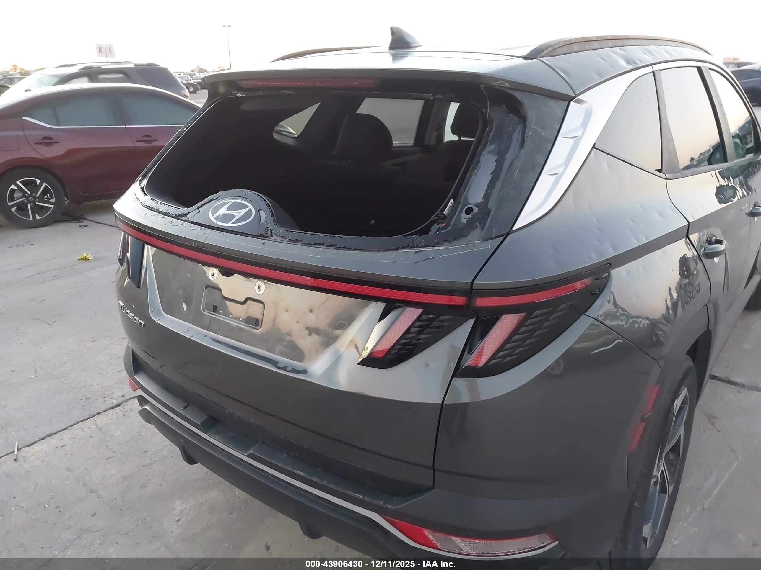 HYUNDAI TUCSON image 6