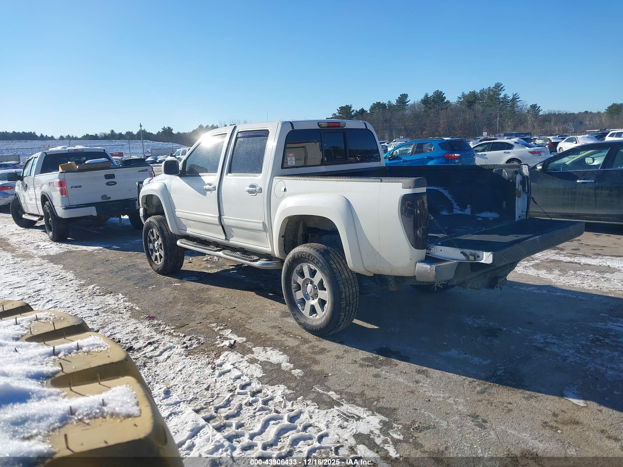 CHEVROLET COLORADO image 3