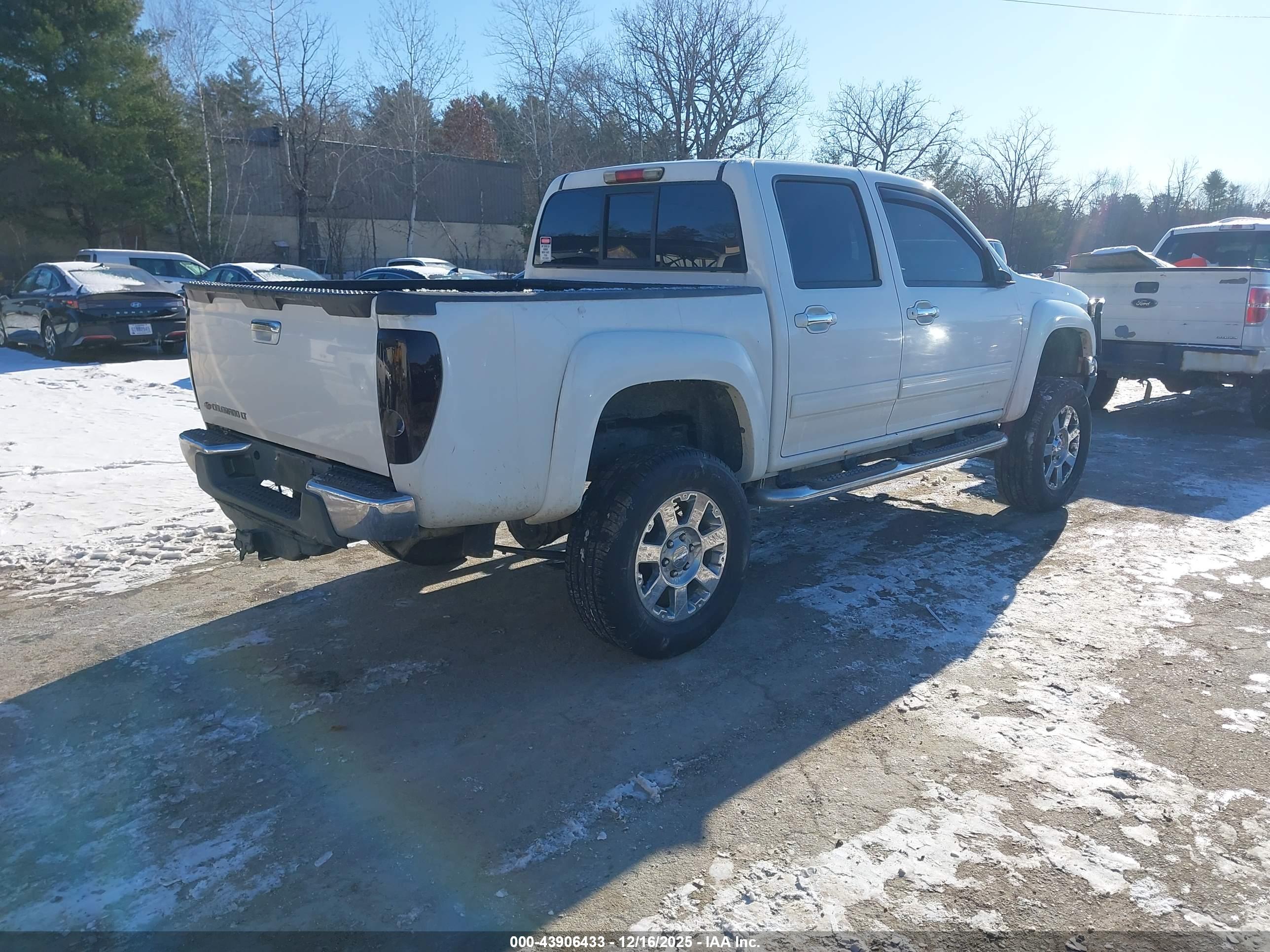 CHEVROLET COLORADO image 4