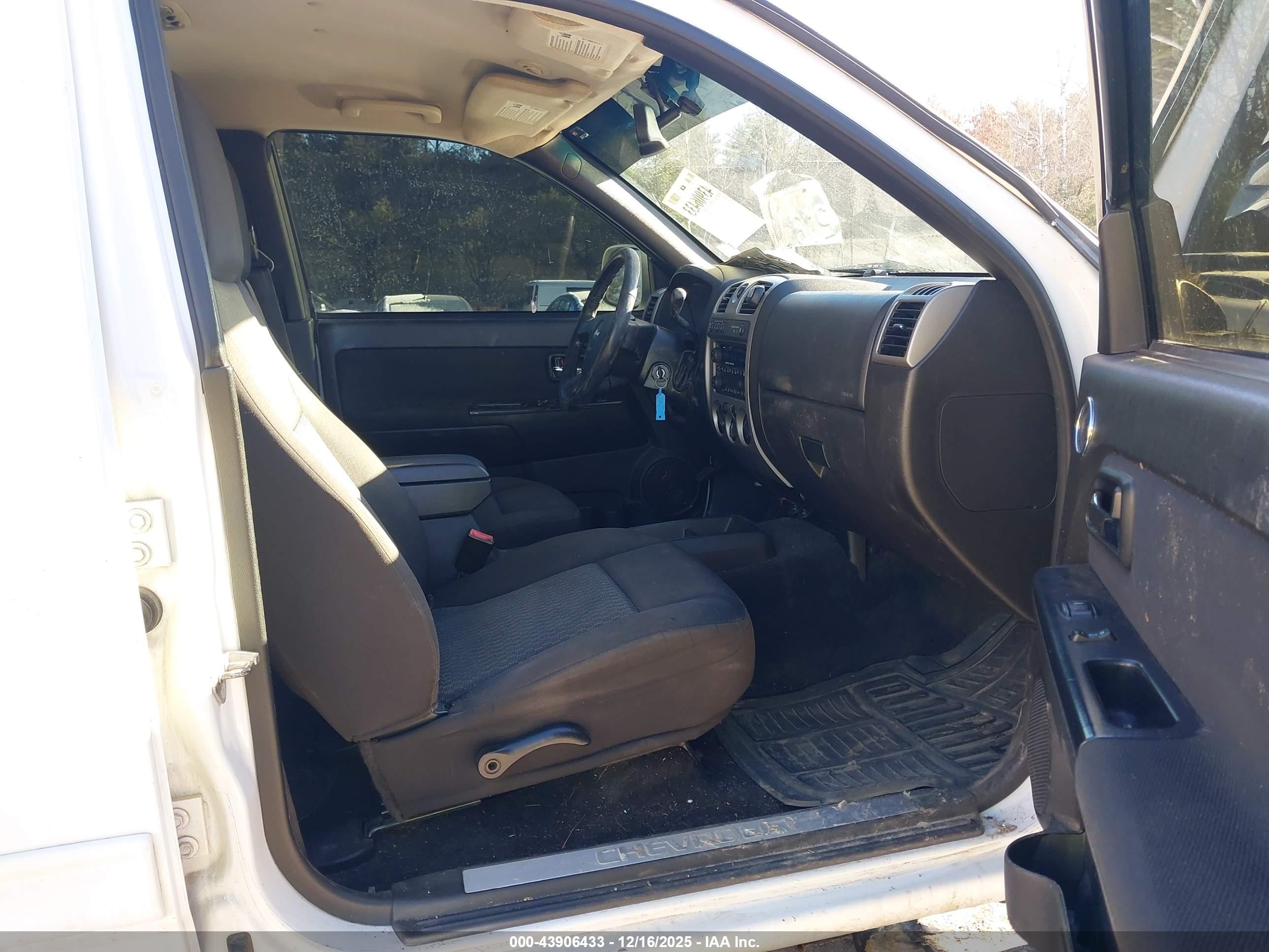 CHEVROLET COLORADO image 5