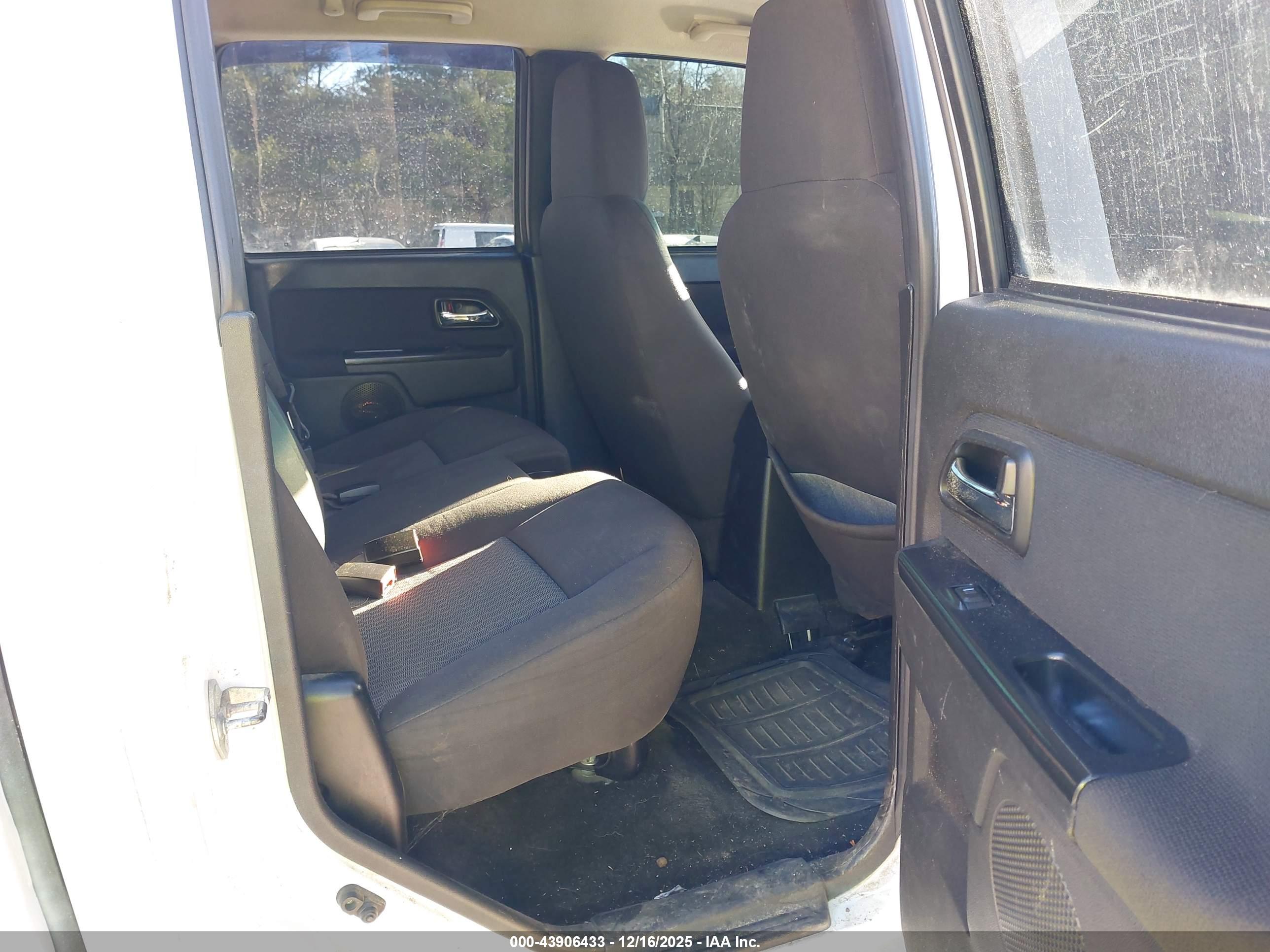 CHEVROLET COLORADO image 8