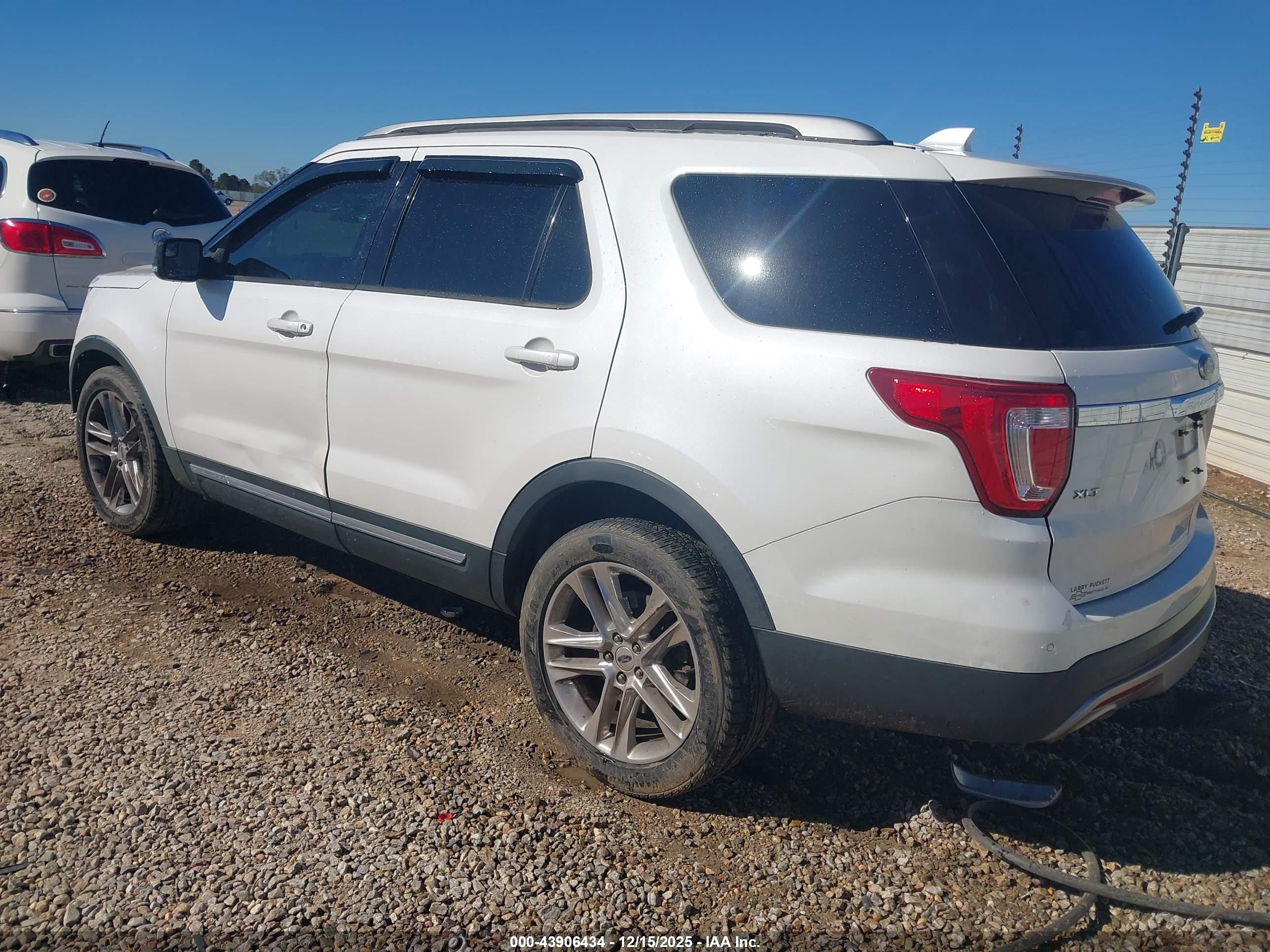 FORD EXPLORER image 3