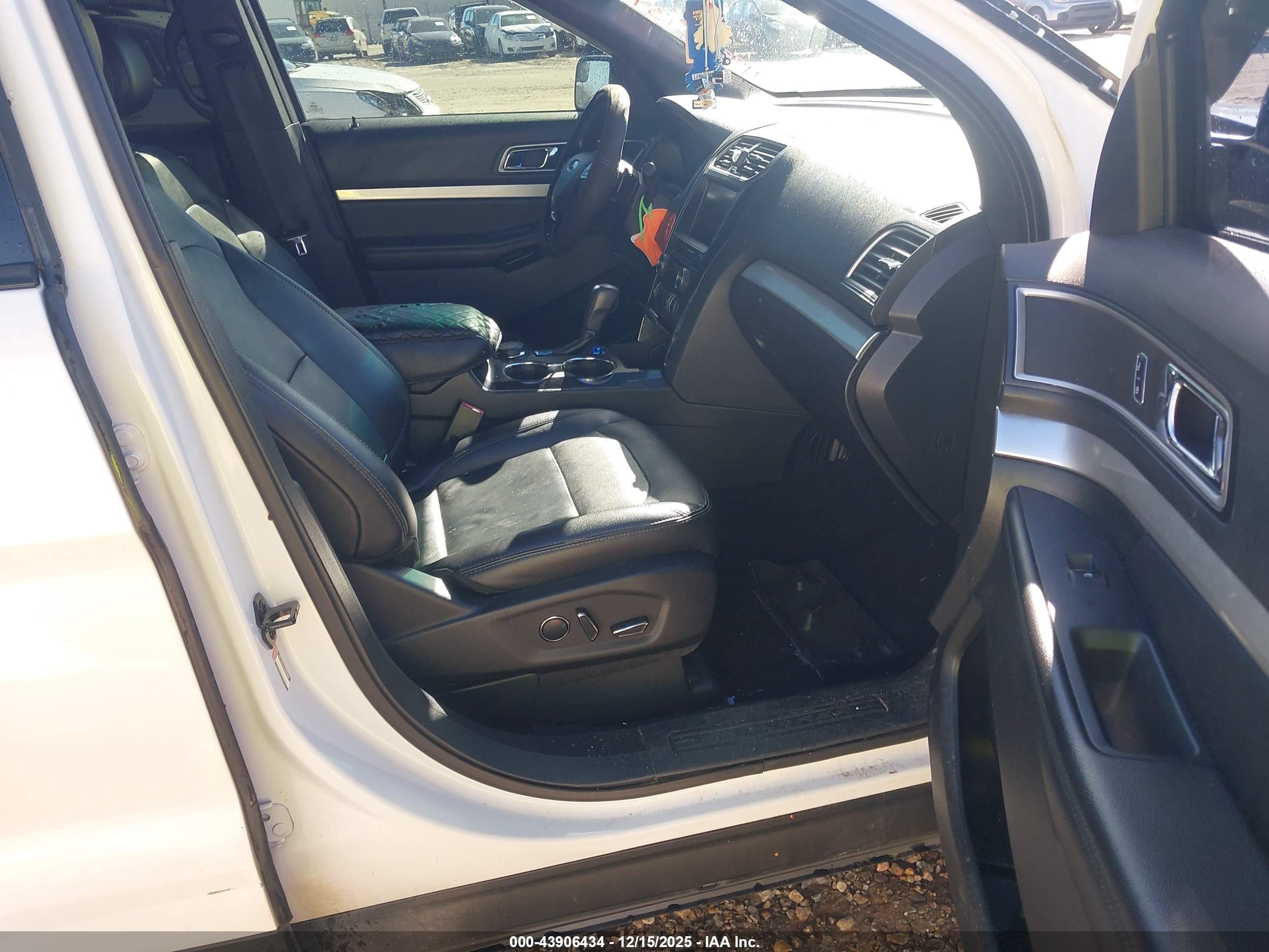 FORD EXPLORER image 5