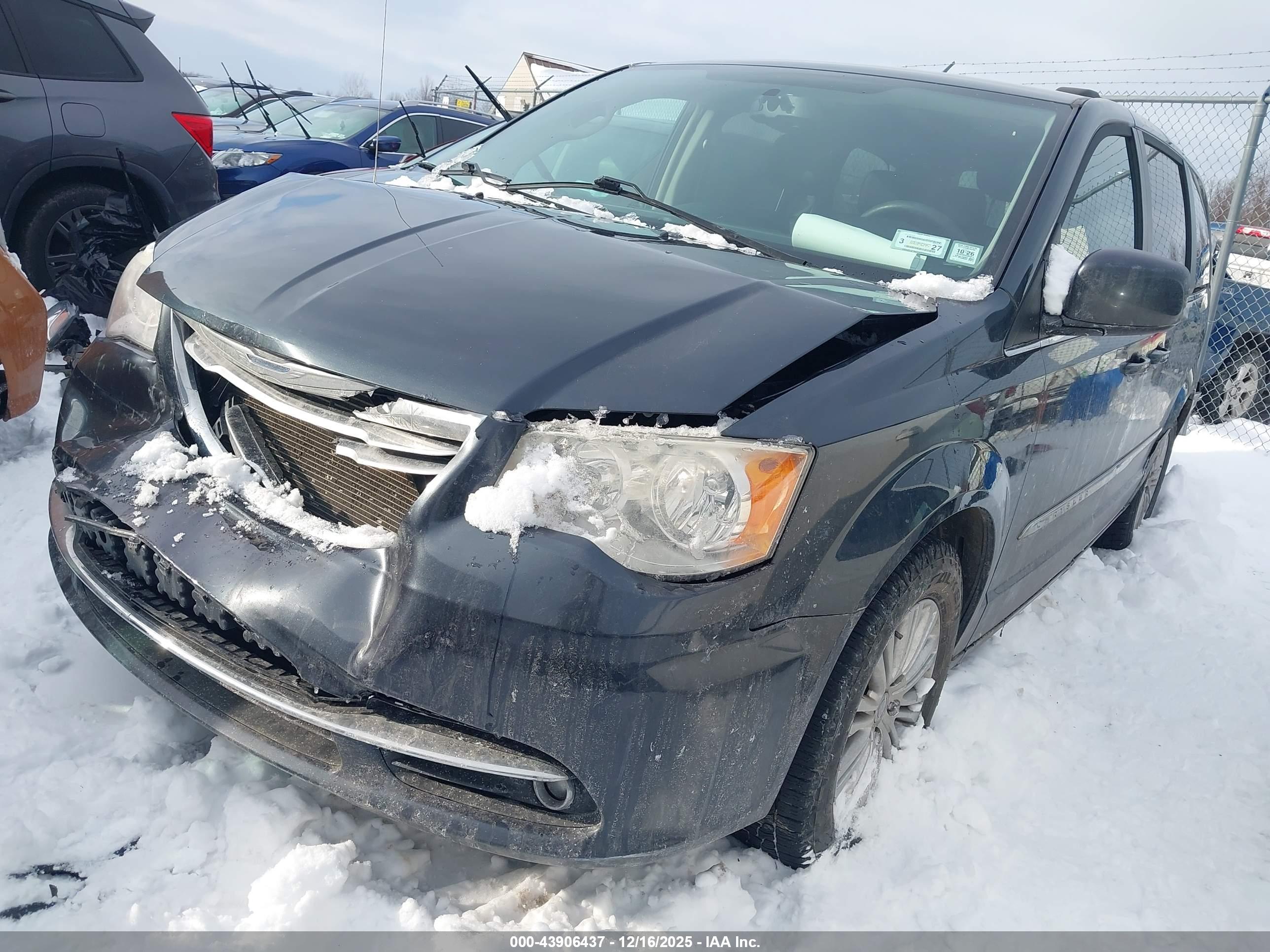 CHRYSLER TOWN image 2