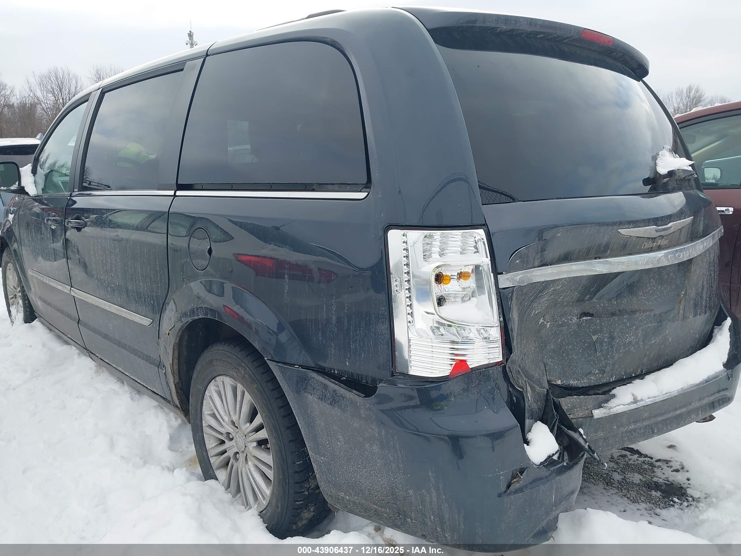 CHRYSLER TOWN image 3
