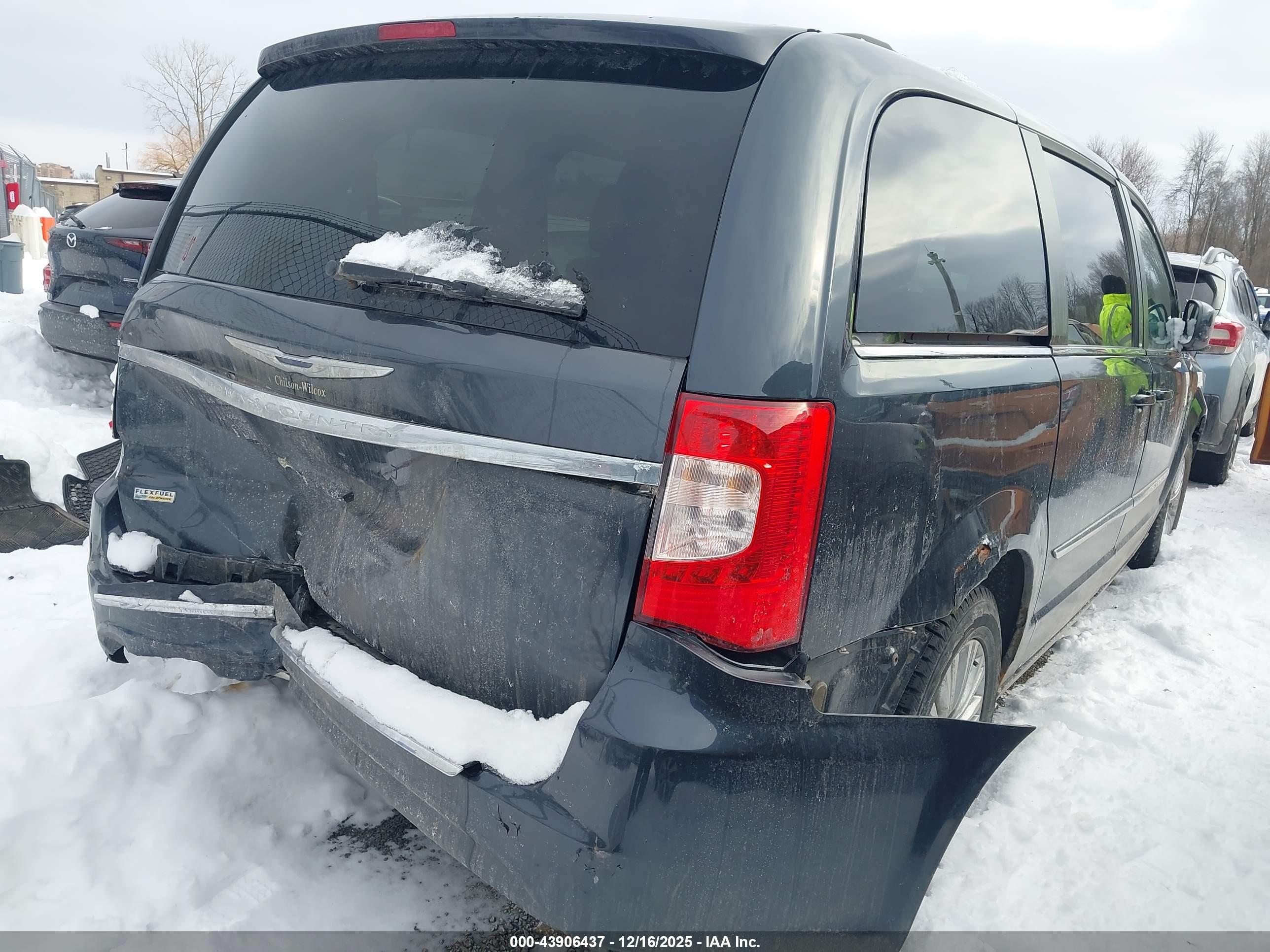 CHRYSLER TOWN image 4