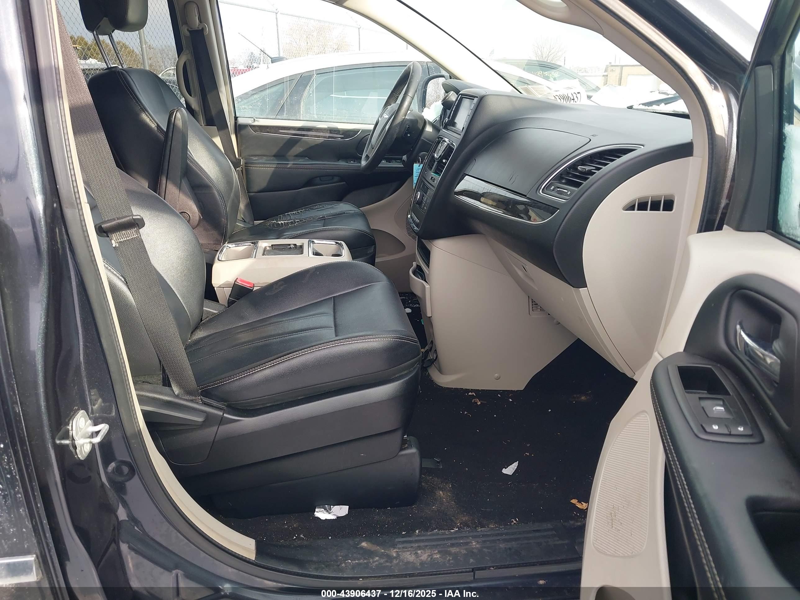 CHRYSLER TOWN image 5