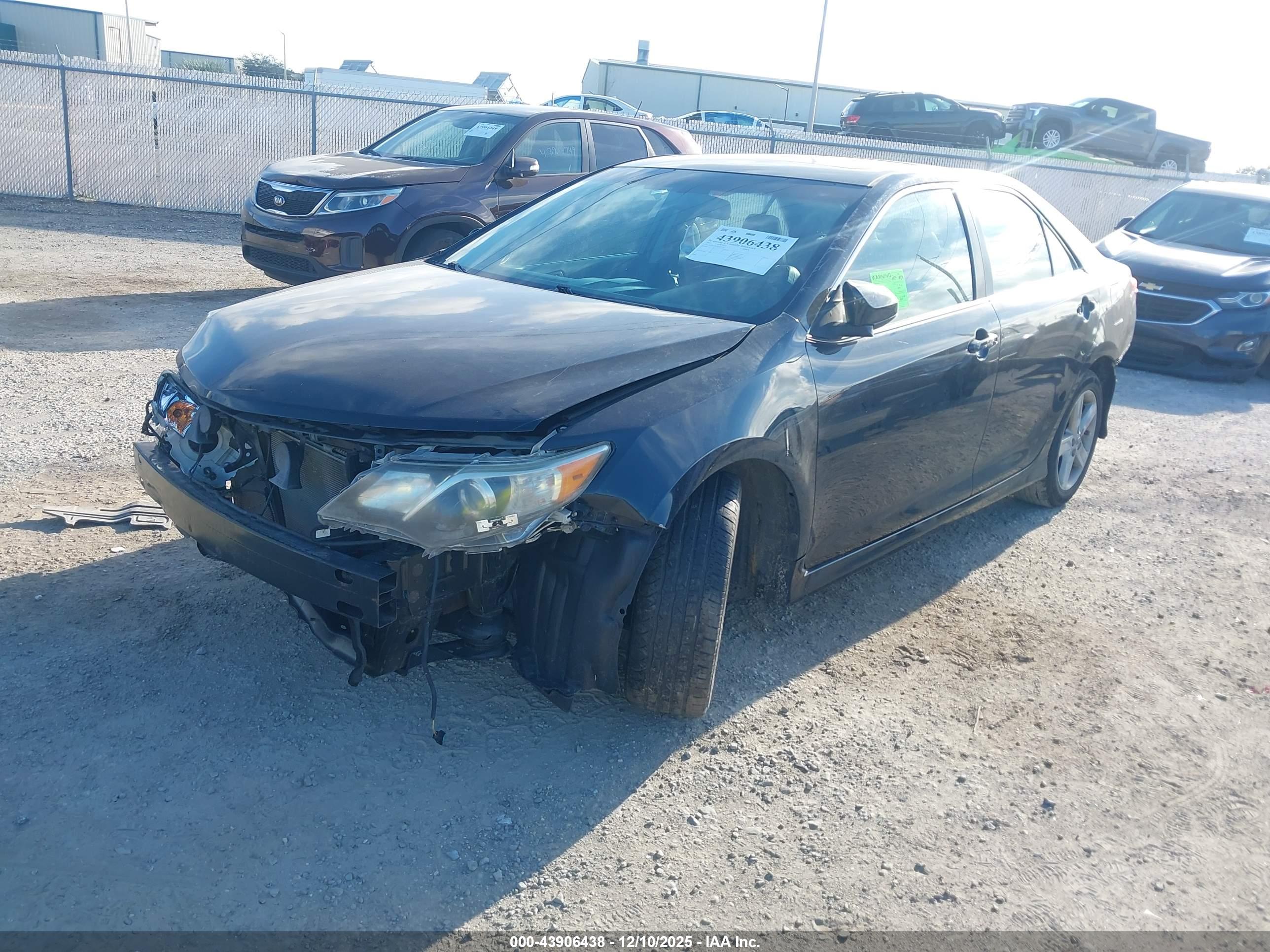 TOYOTA CAMRY image 2
