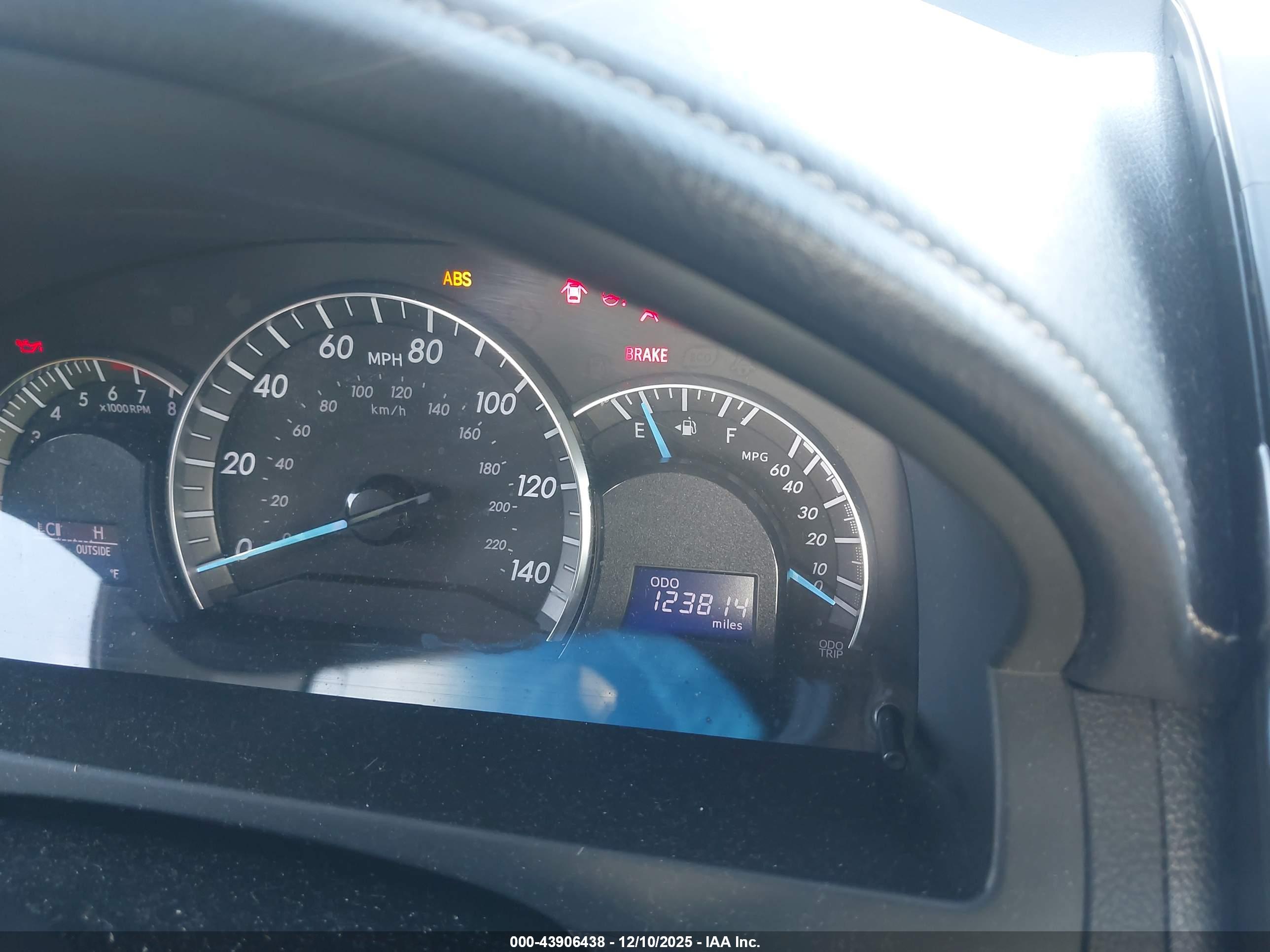 TOYOTA CAMRY image 7