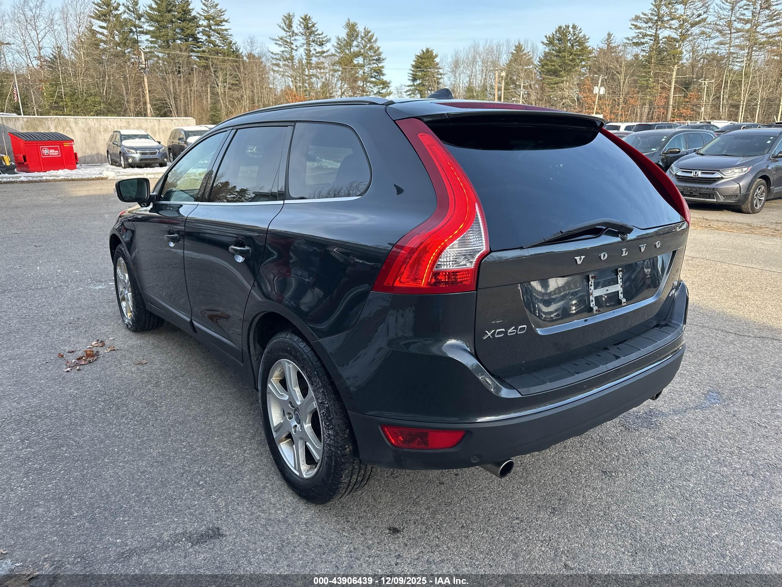 VOLVO XC60 image 3