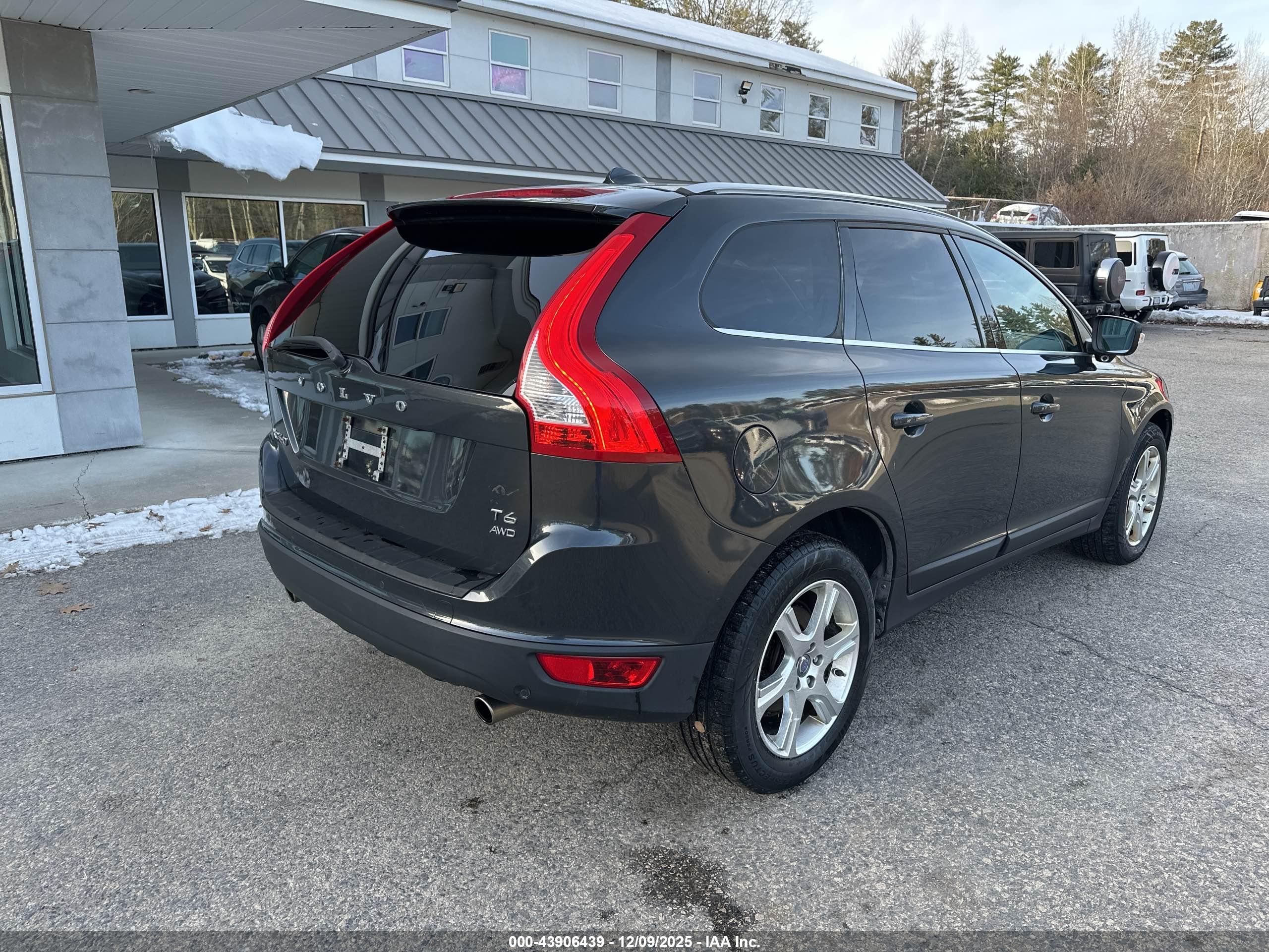 VOLVO XC60 image 4