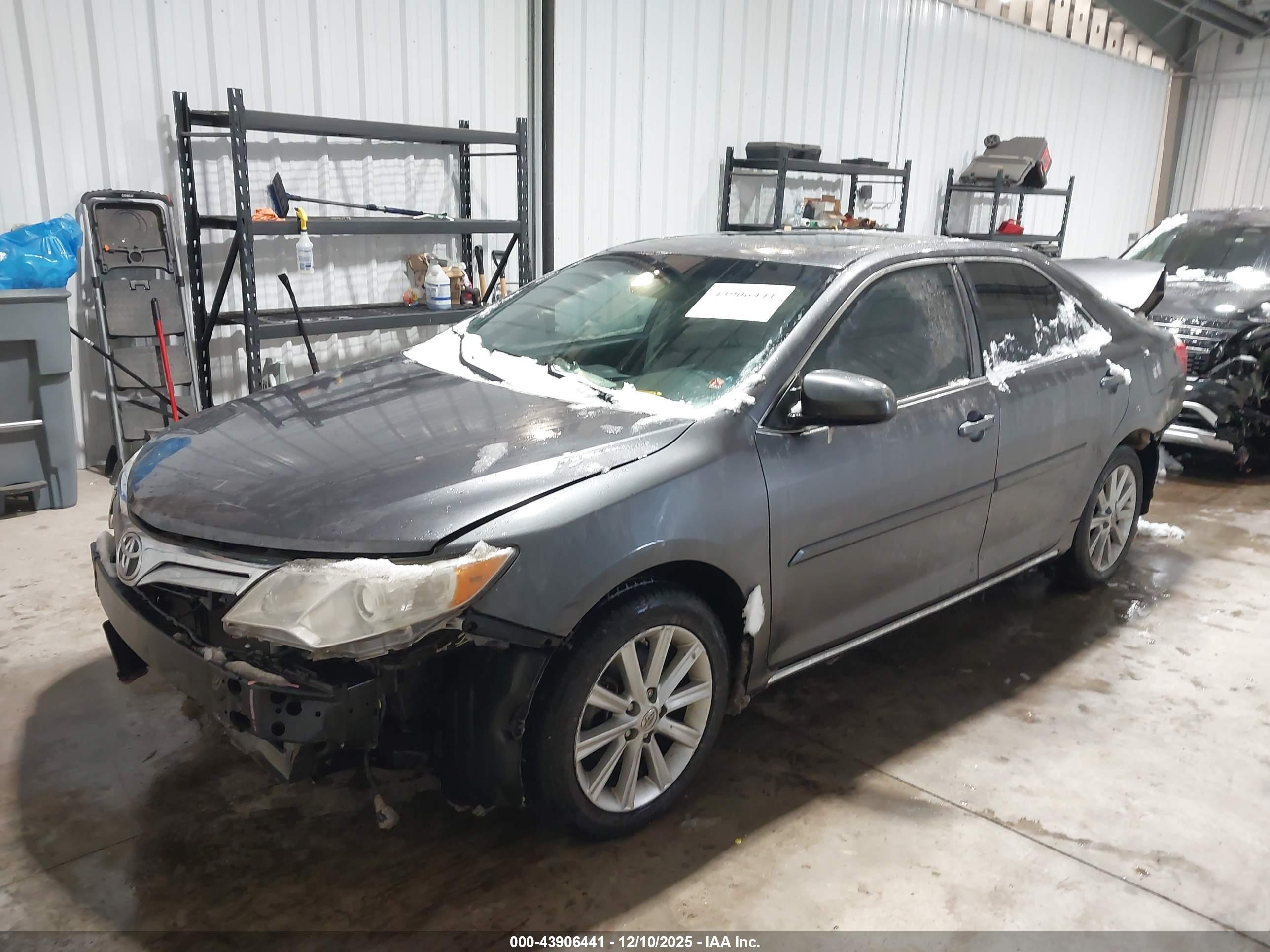 TOYOTA CAMRY image 2