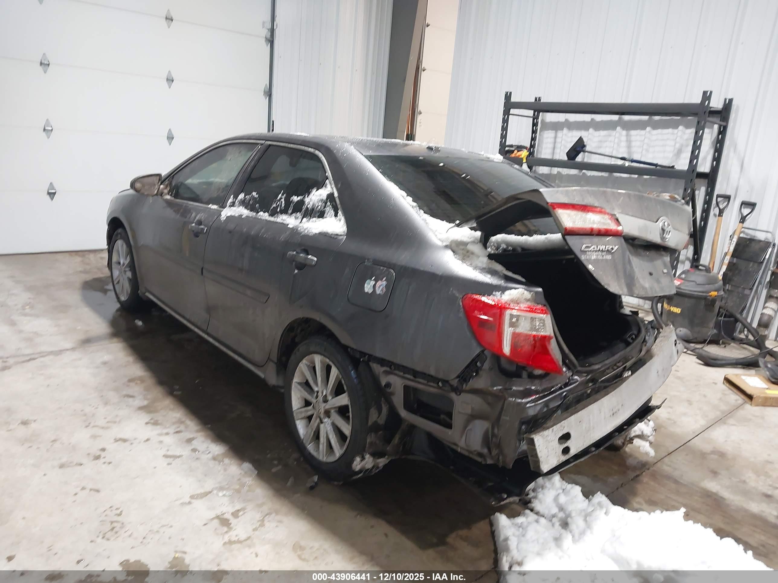 TOYOTA CAMRY image 3