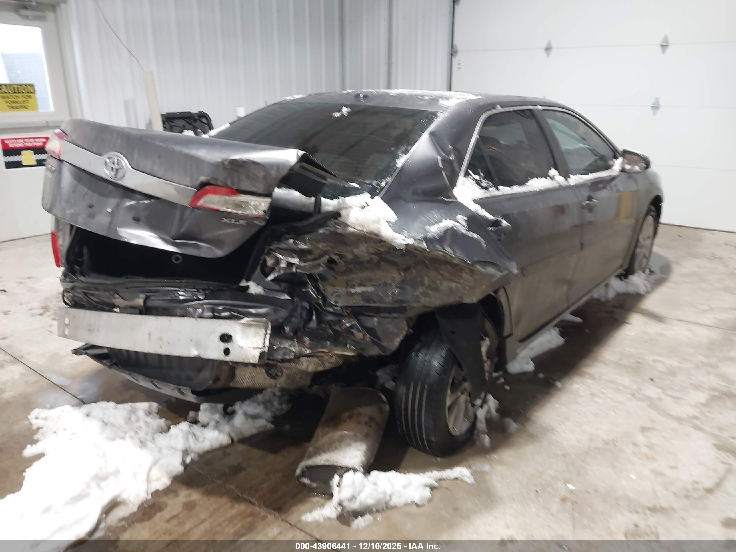 TOYOTA CAMRY image 4