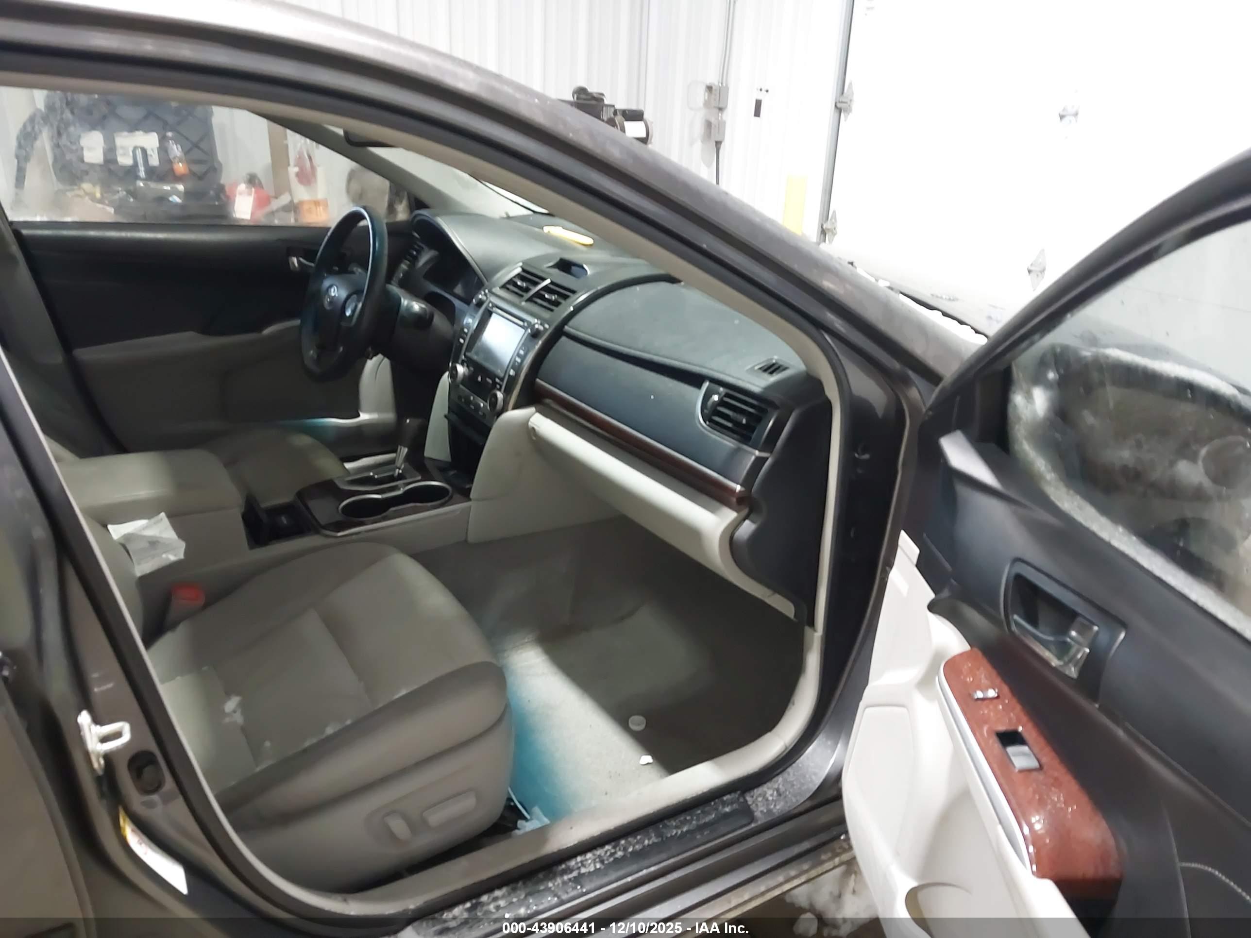 TOYOTA CAMRY image 5