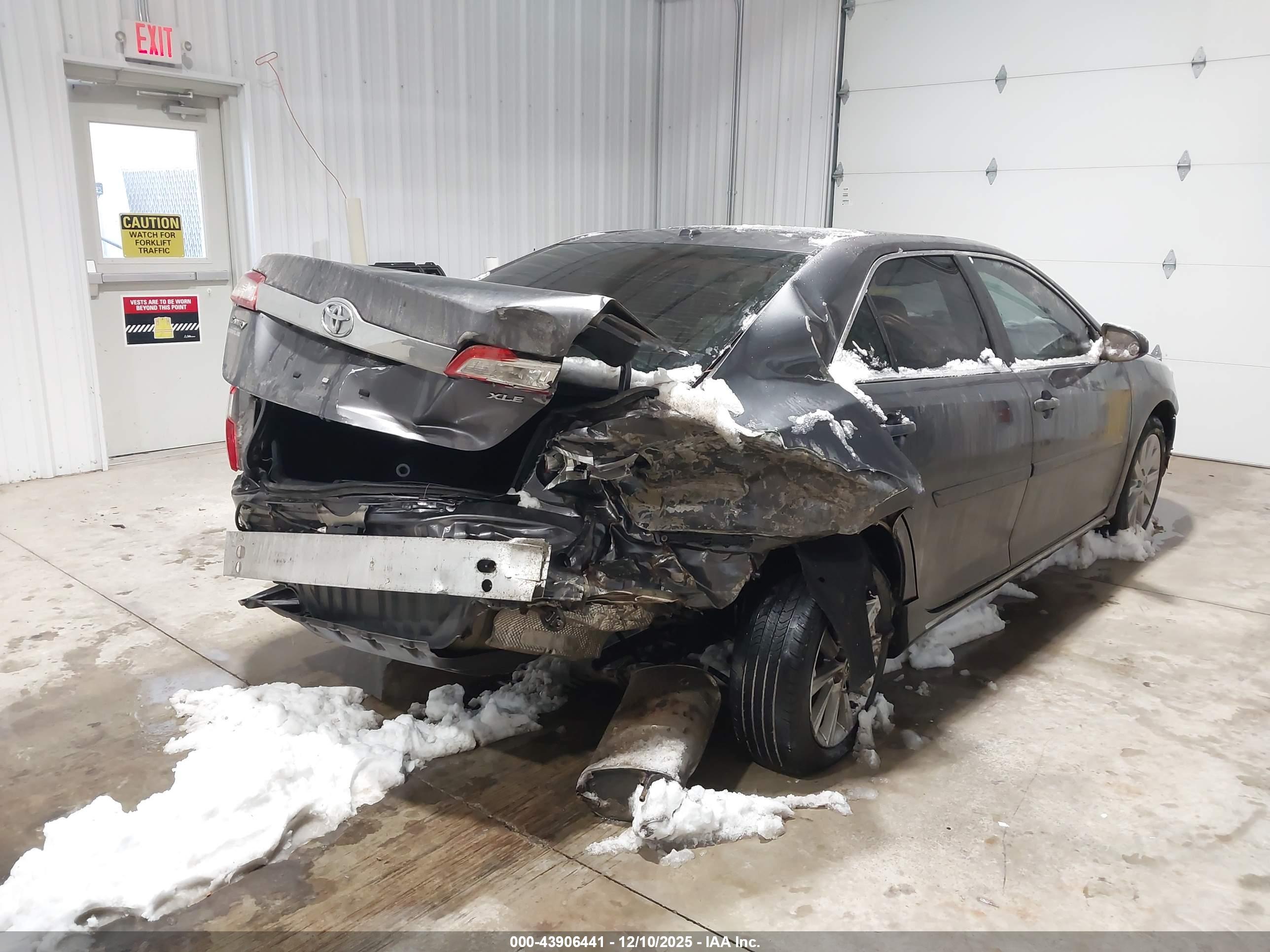 TOYOTA CAMRY image 6