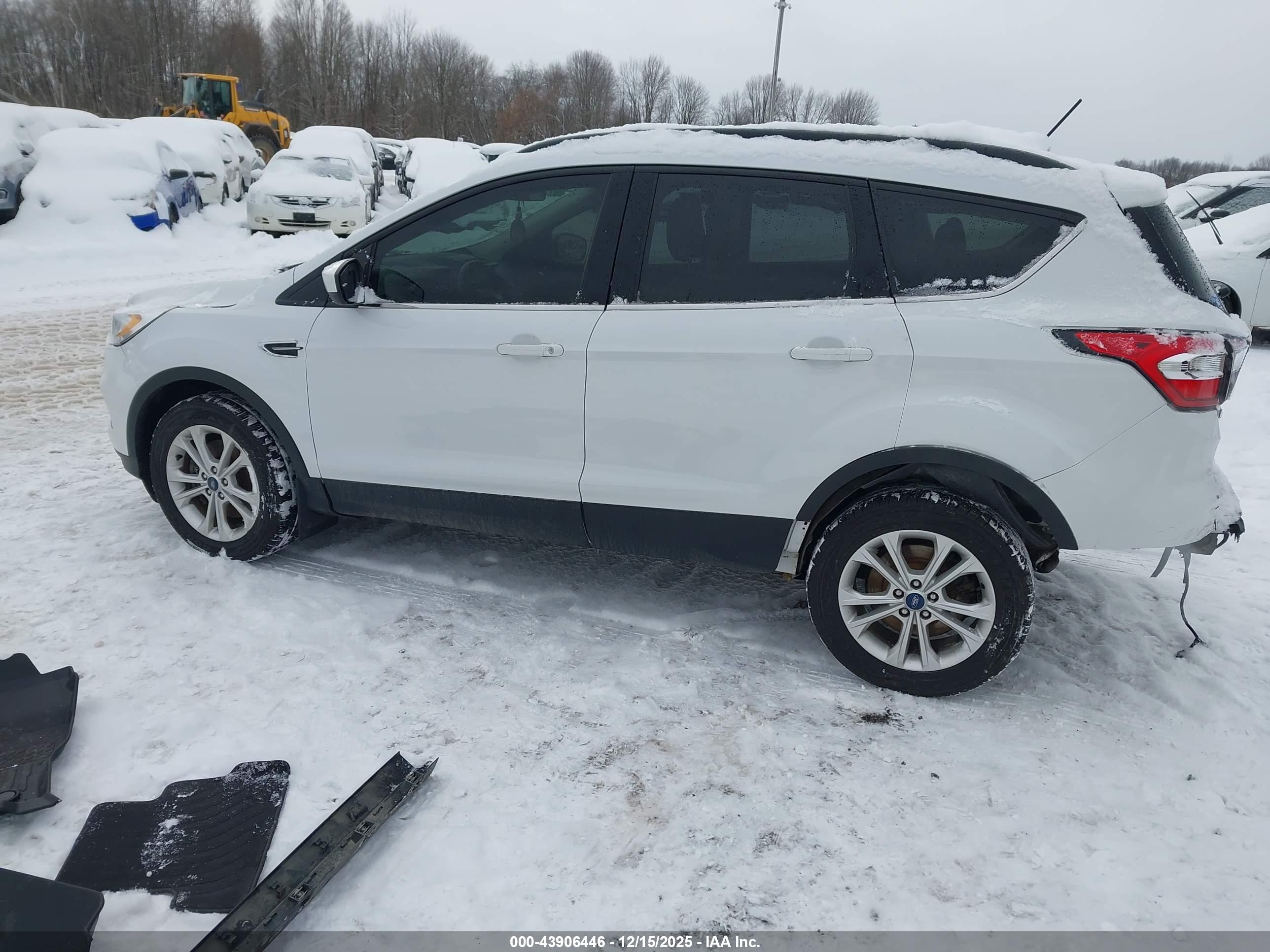 FORD ESCAPE image 3