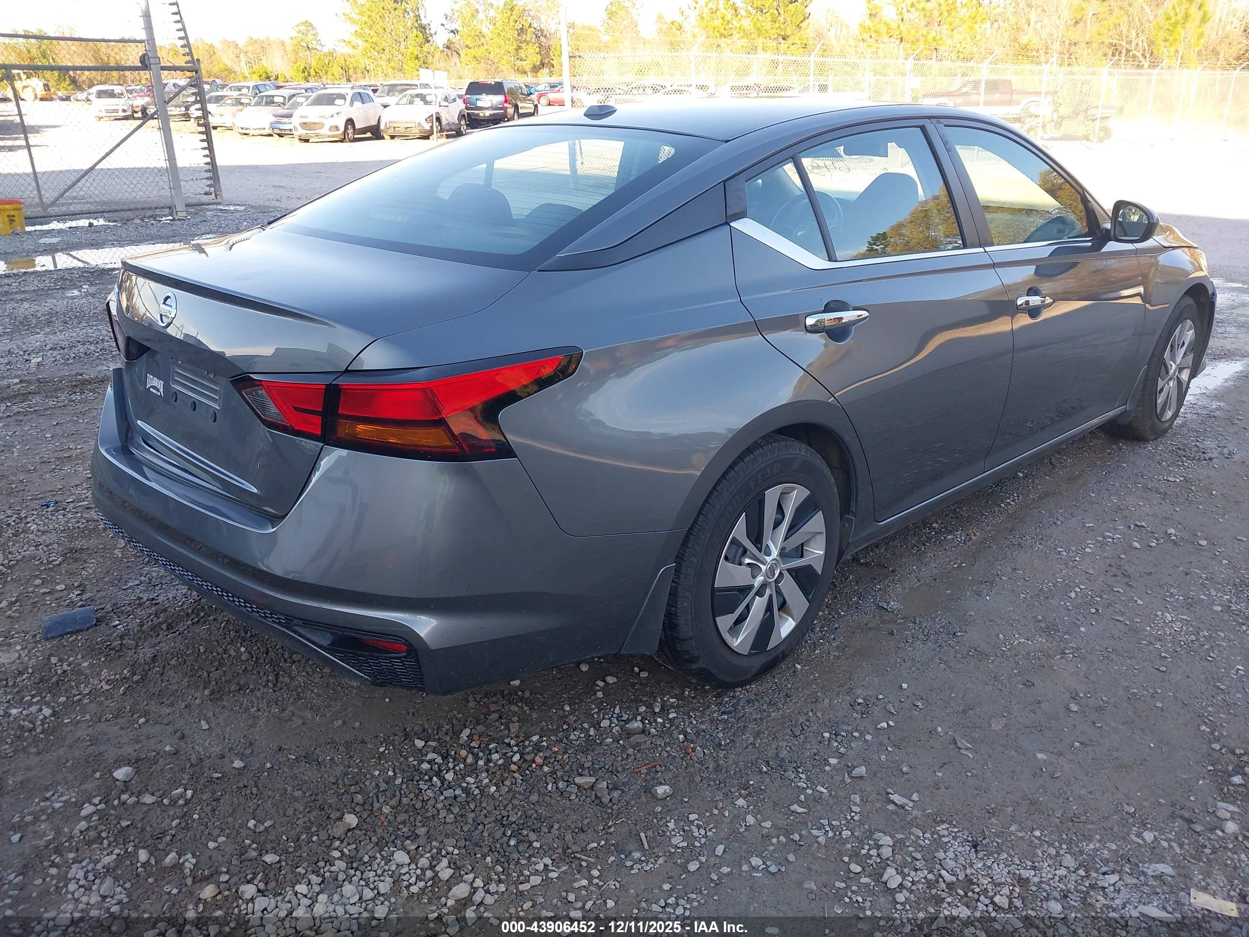 NISSAN ALTIMA image 4