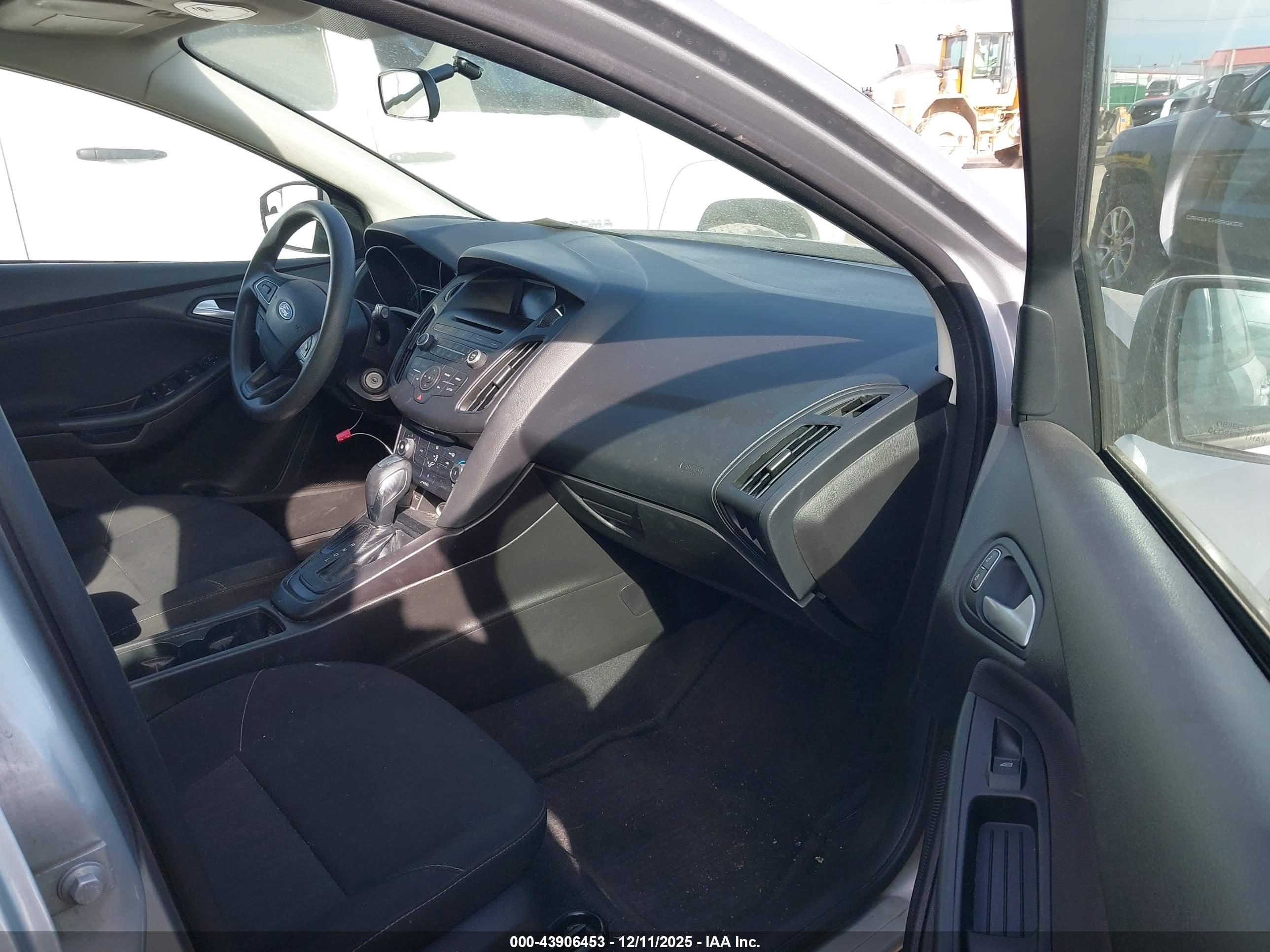 FORD FOCUS image 5