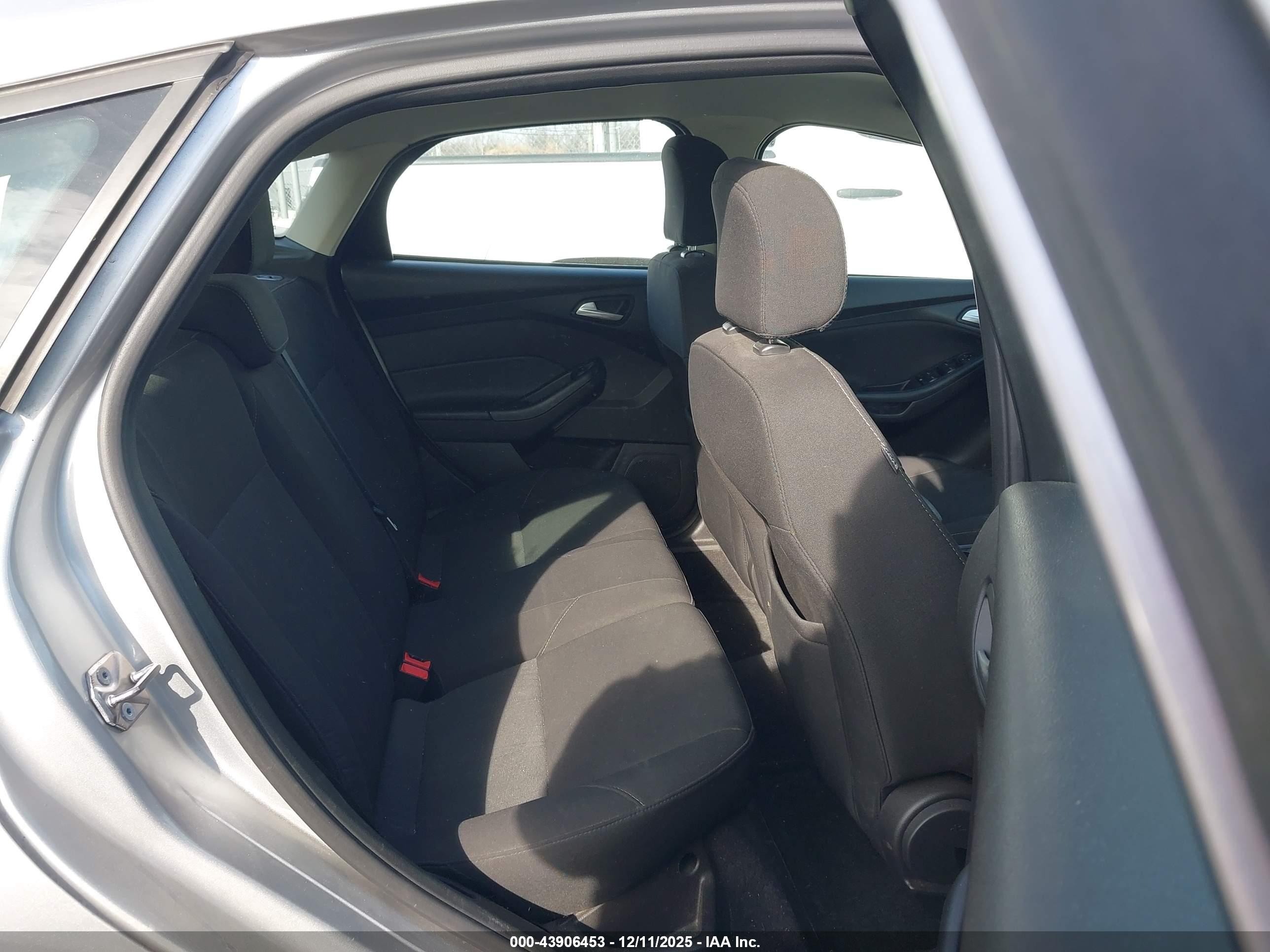 FORD FOCUS image 8
