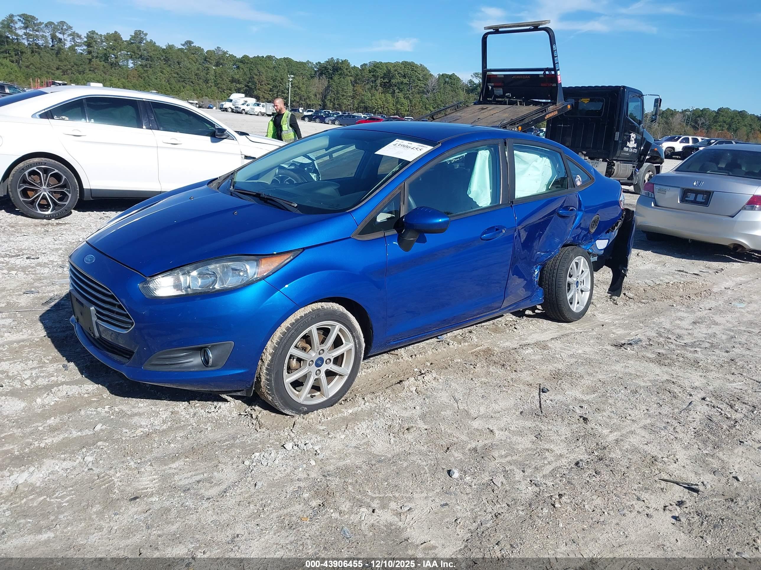 FORD FIESTA image 2