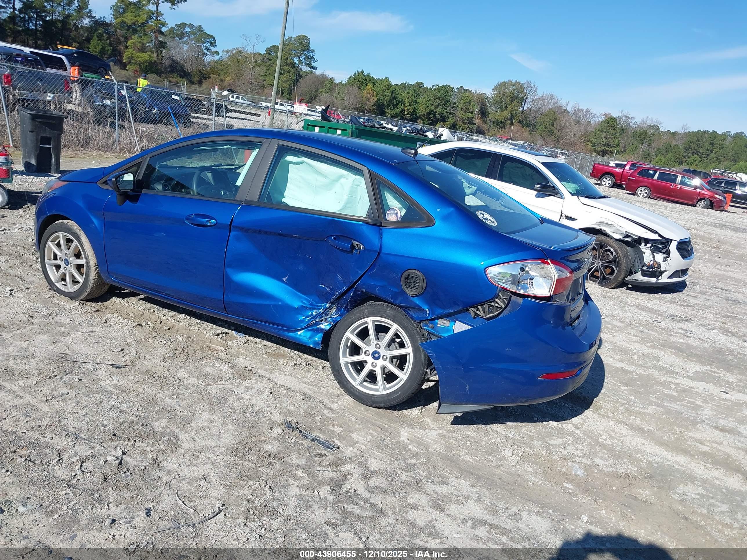FORD FIESTA image 3