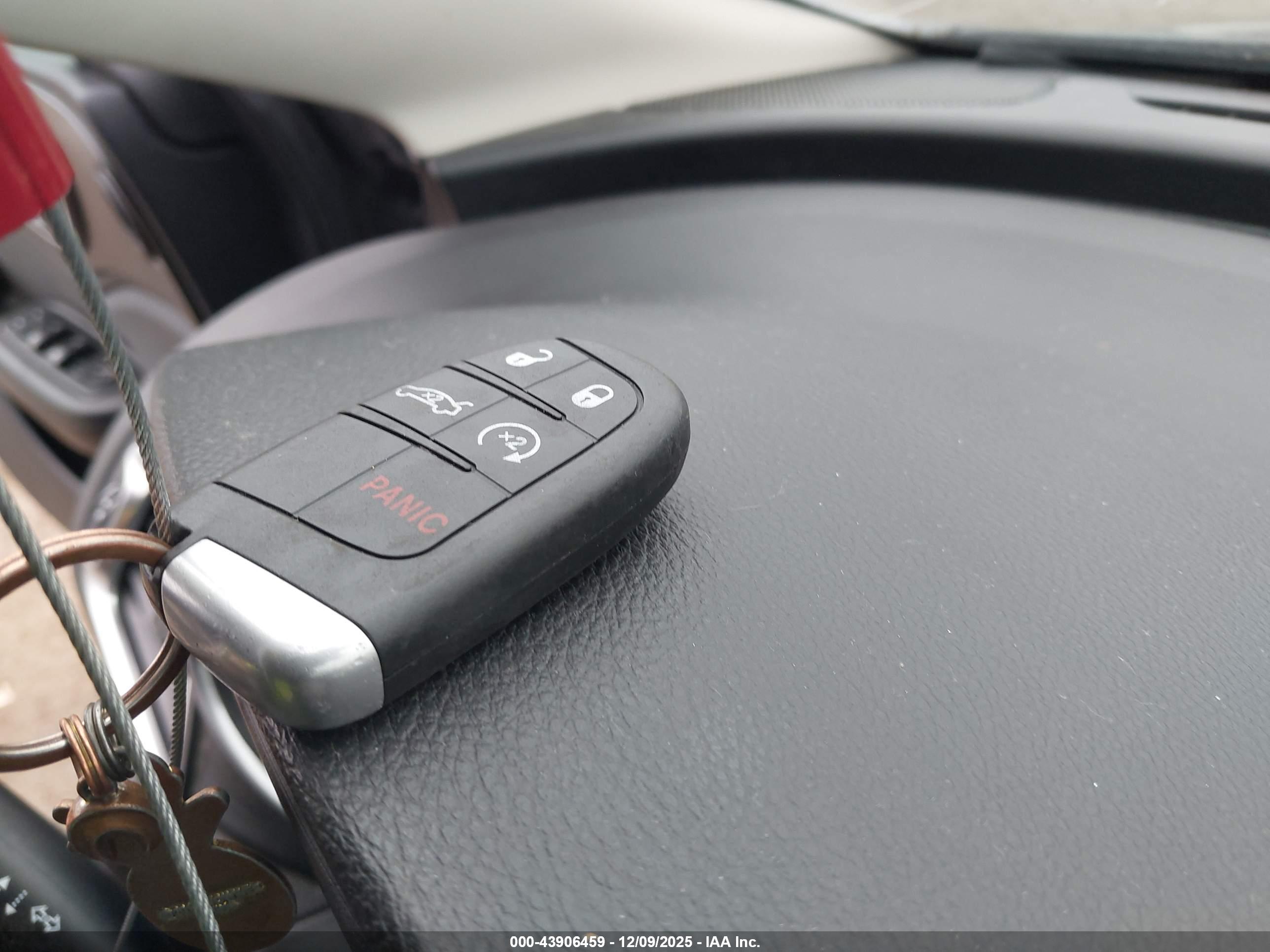 CHRYSLER 200 image 11