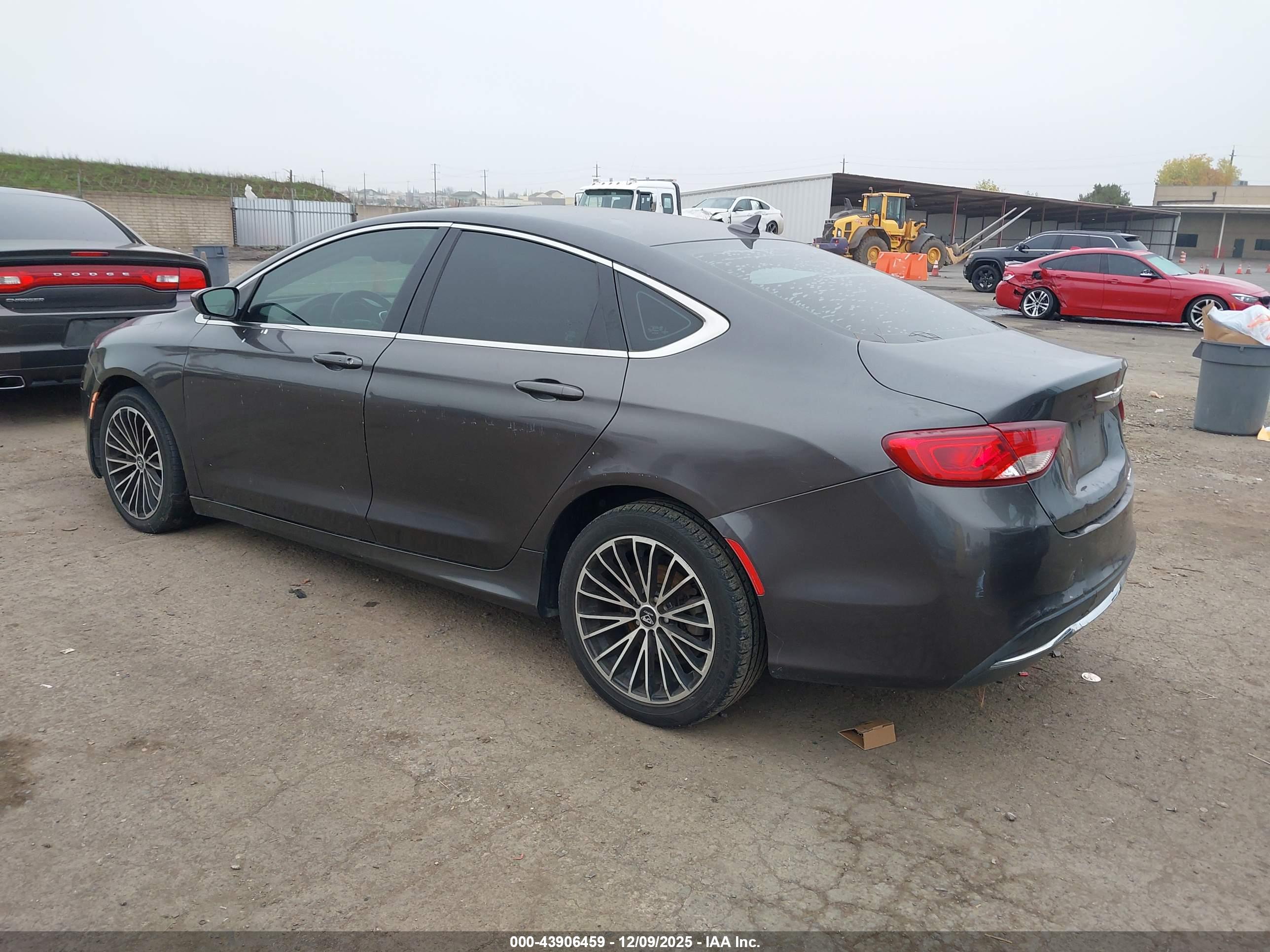 CHRYSLER 200 image 3