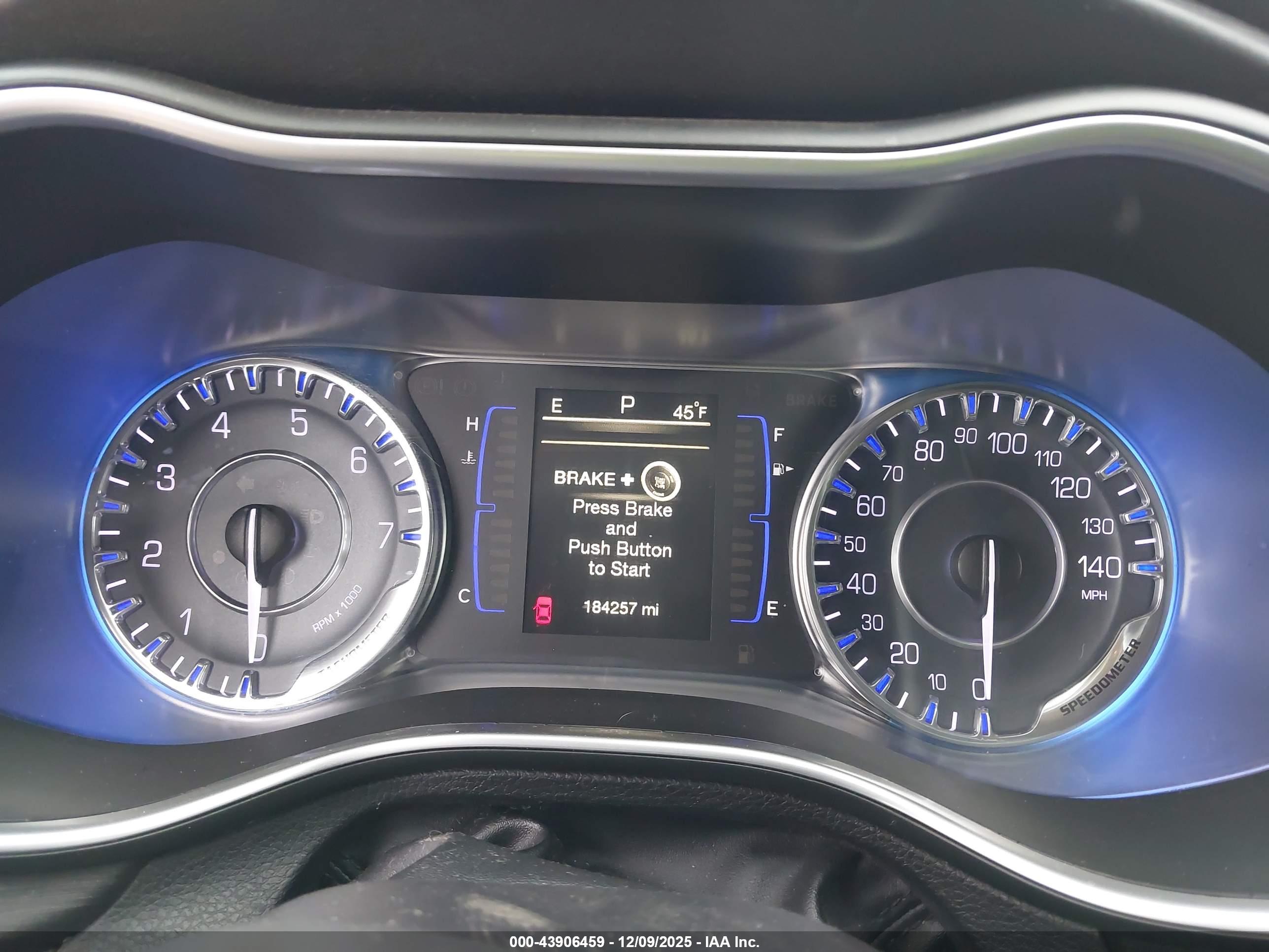 CHRYSLER 200 image 7