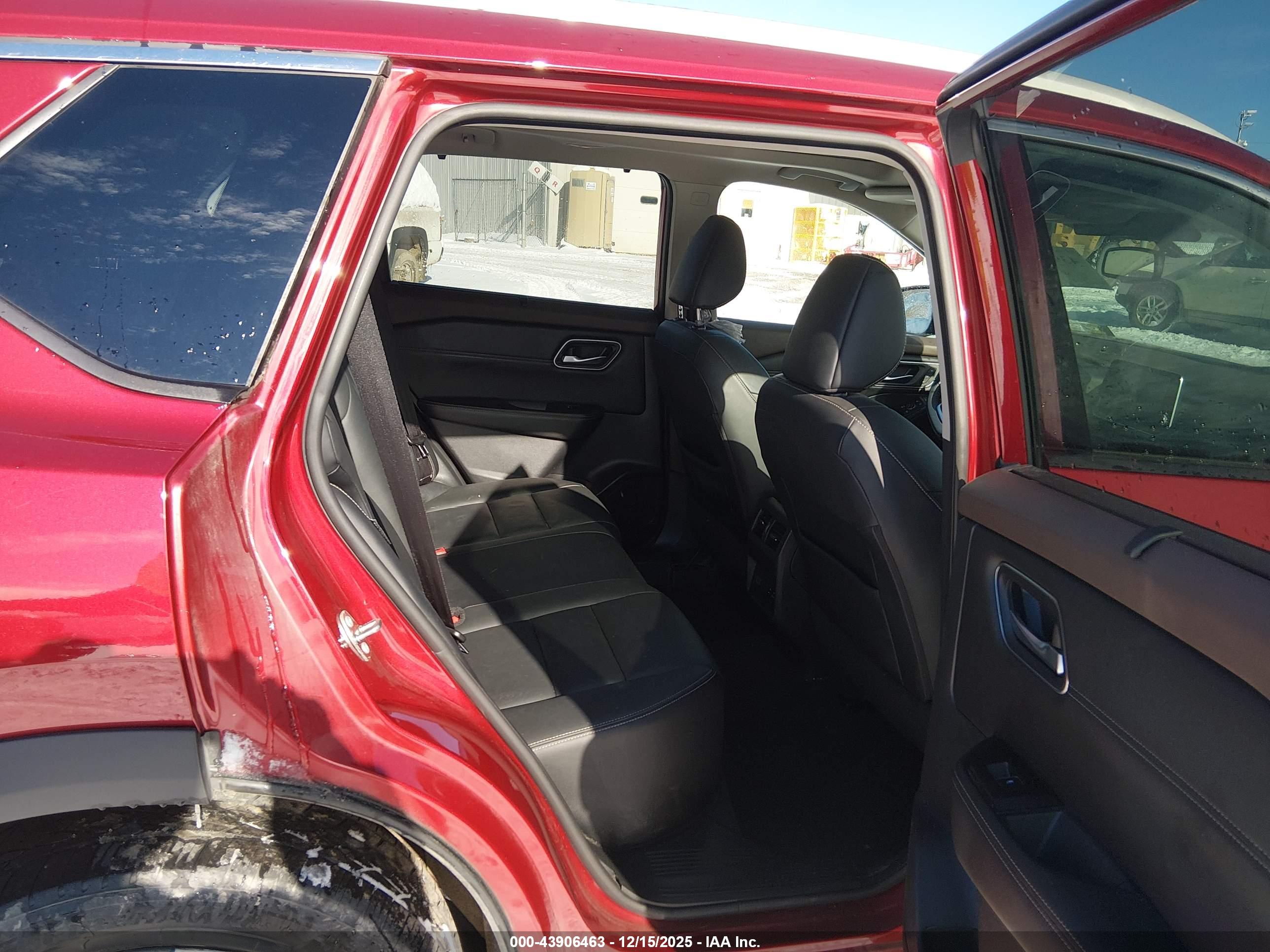 NISSAN ROGUE image 8