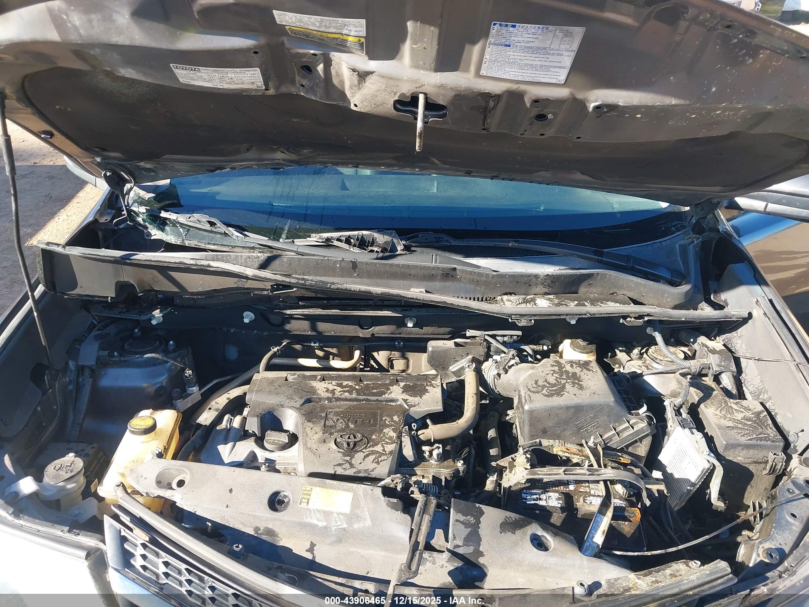 TOYOTA RAV4 image 10